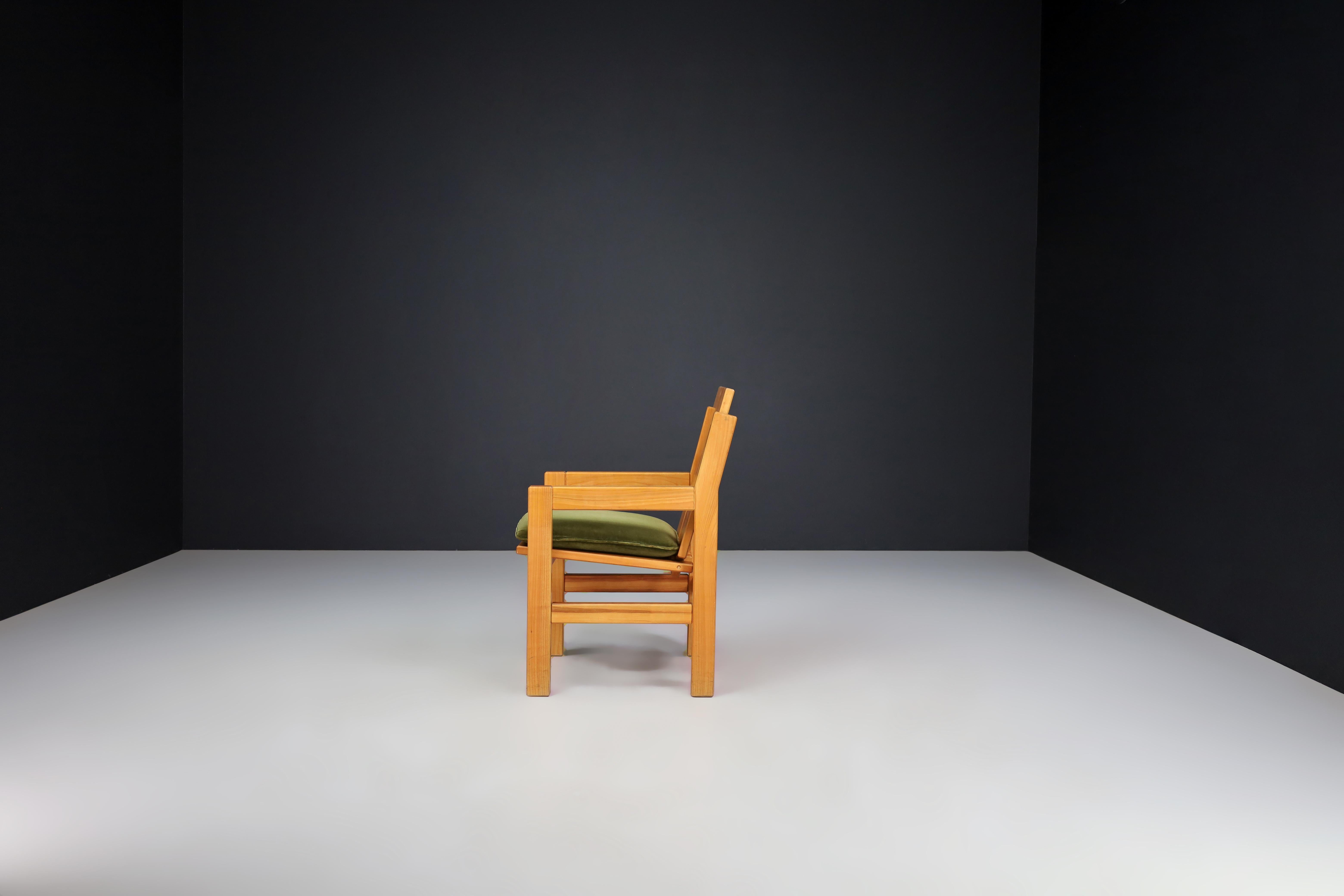 Mid-Century Modern Elm Armchairs with Green Velvet Upholstery, France 1970s For Sale 4