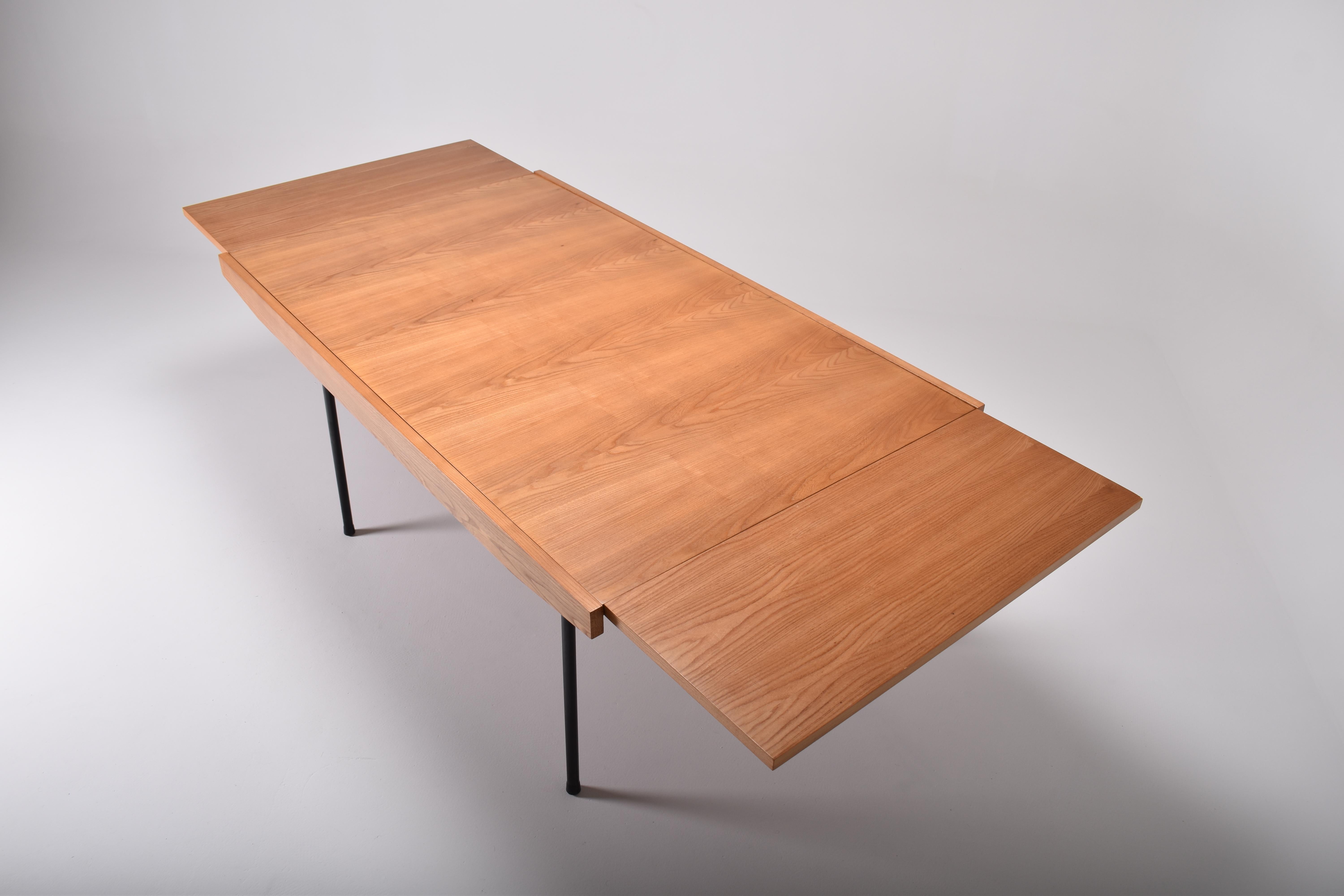 Mid-Century Modern Elm Dining Room Table by Alain Richard for Meubles TV, France In Good Condition In Le Grand-Saconnex, CH