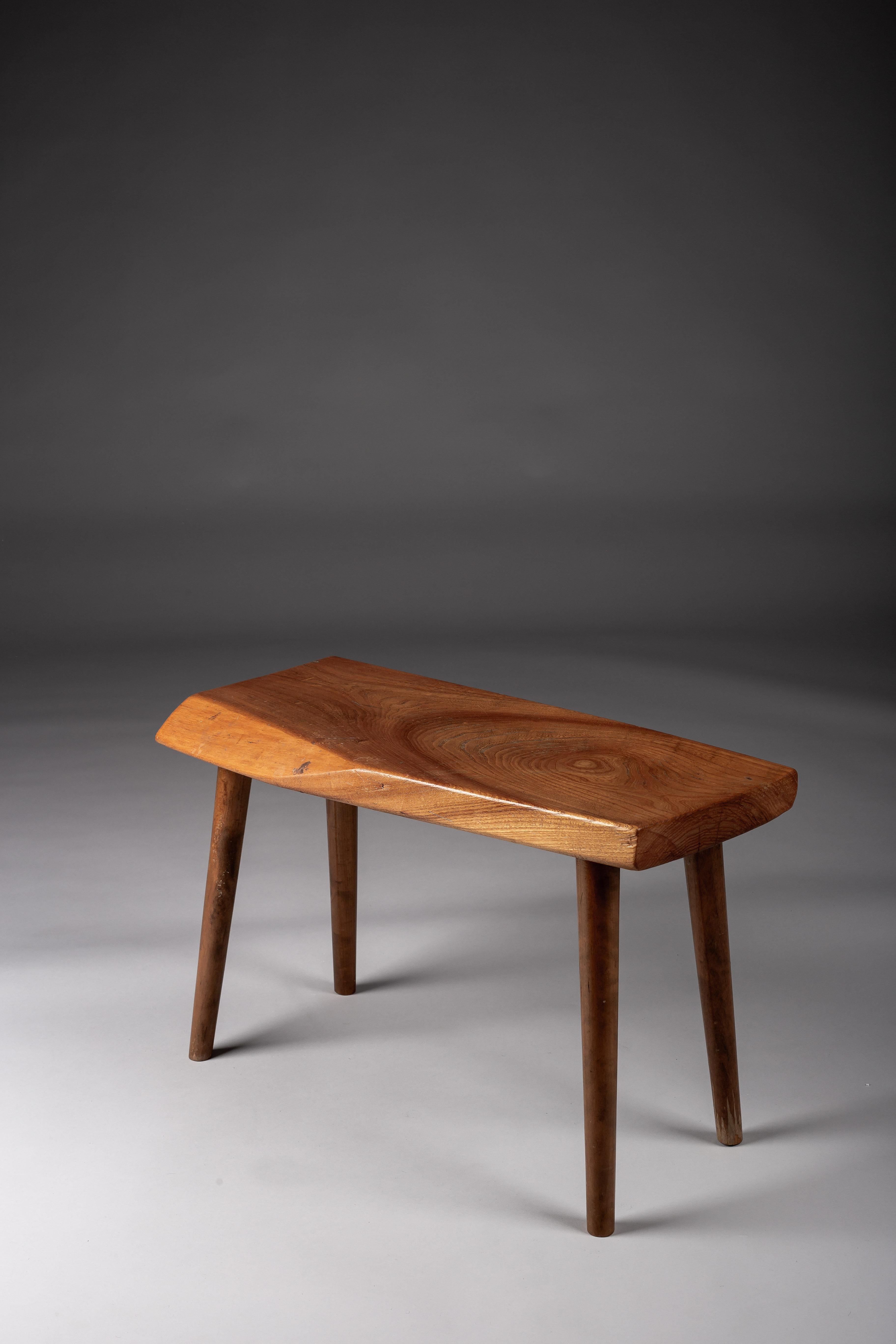 Mid-Century Modern Tabouret en orme The Moderns en vente