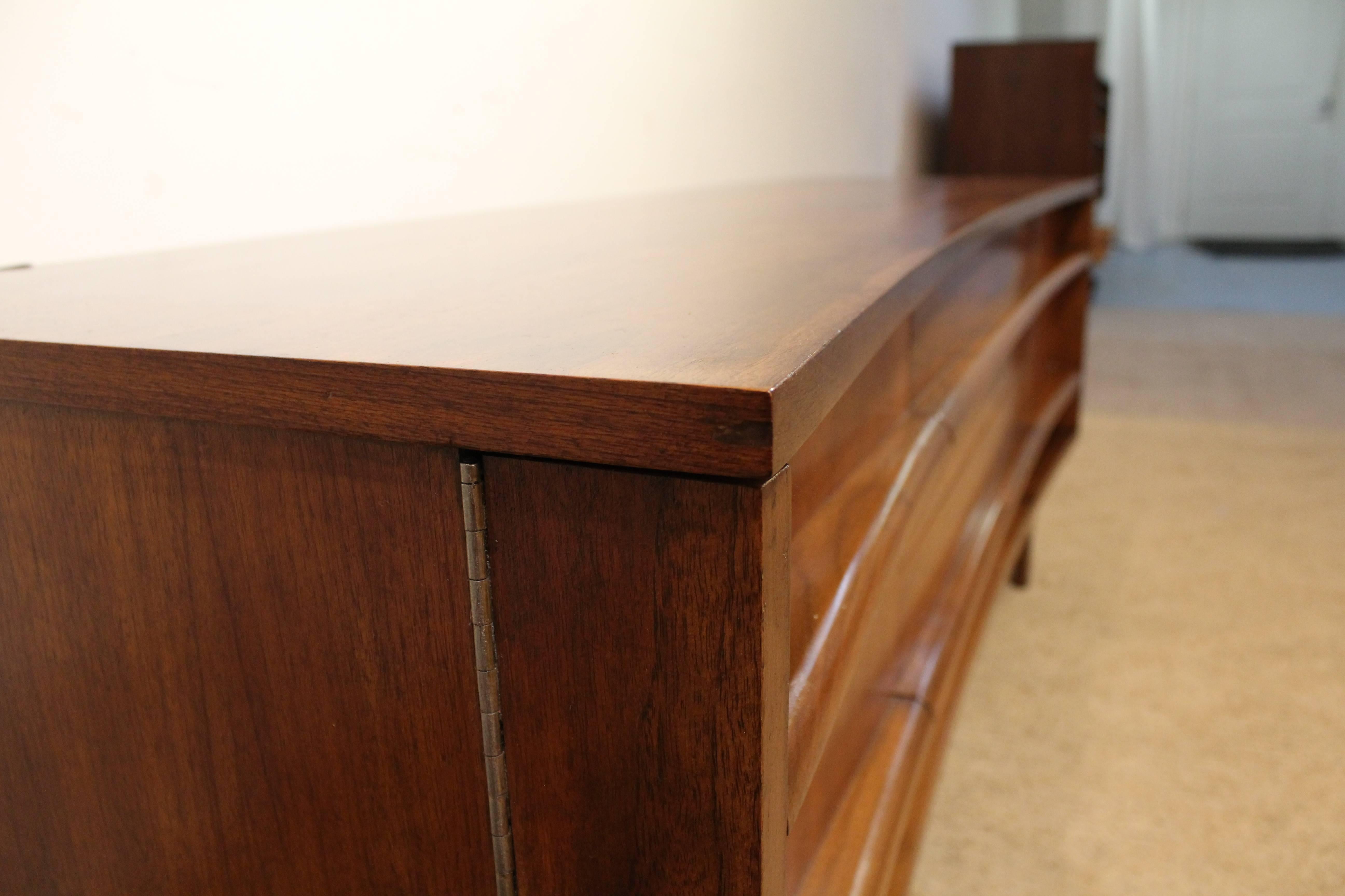 Mid-Century Modern Elongated Concave-Front Walnut Credenza 6