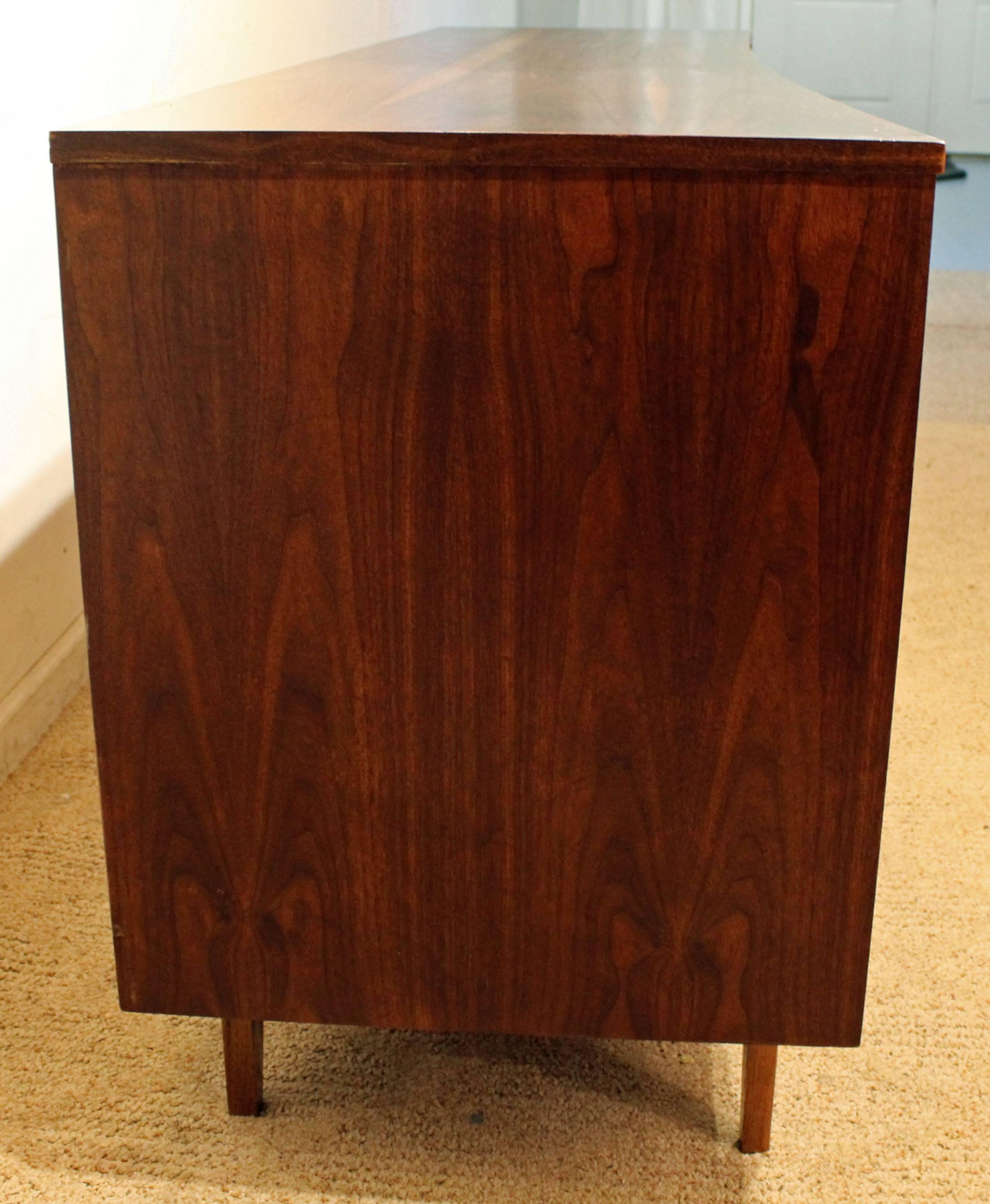 Mid-Century Modern Elongated Concave-Front Walnut Credenza In Excellent Condition In Wilmington, DE