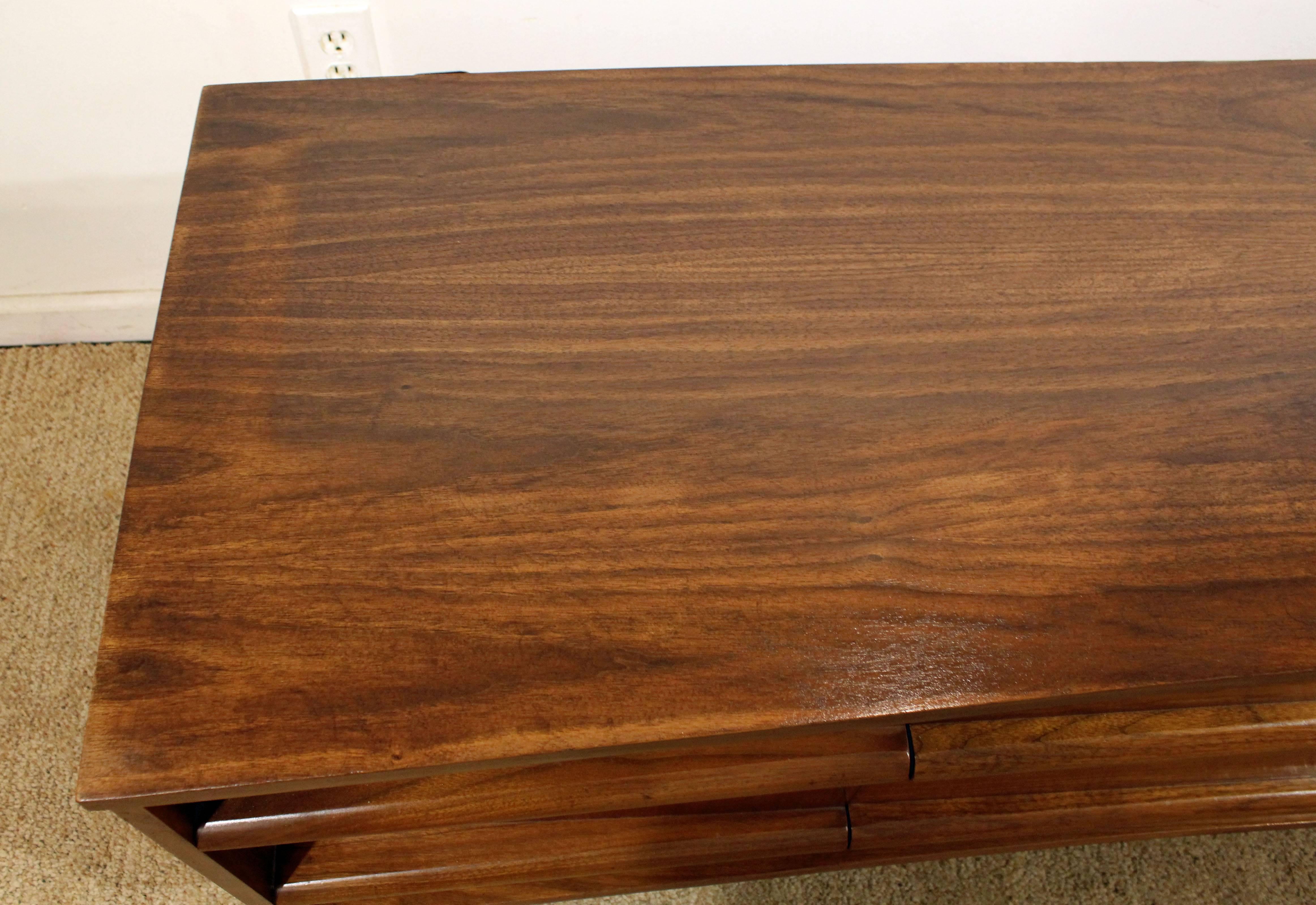 Mid-Century Modern Elongated Concave-Front Walnut Credenza 3