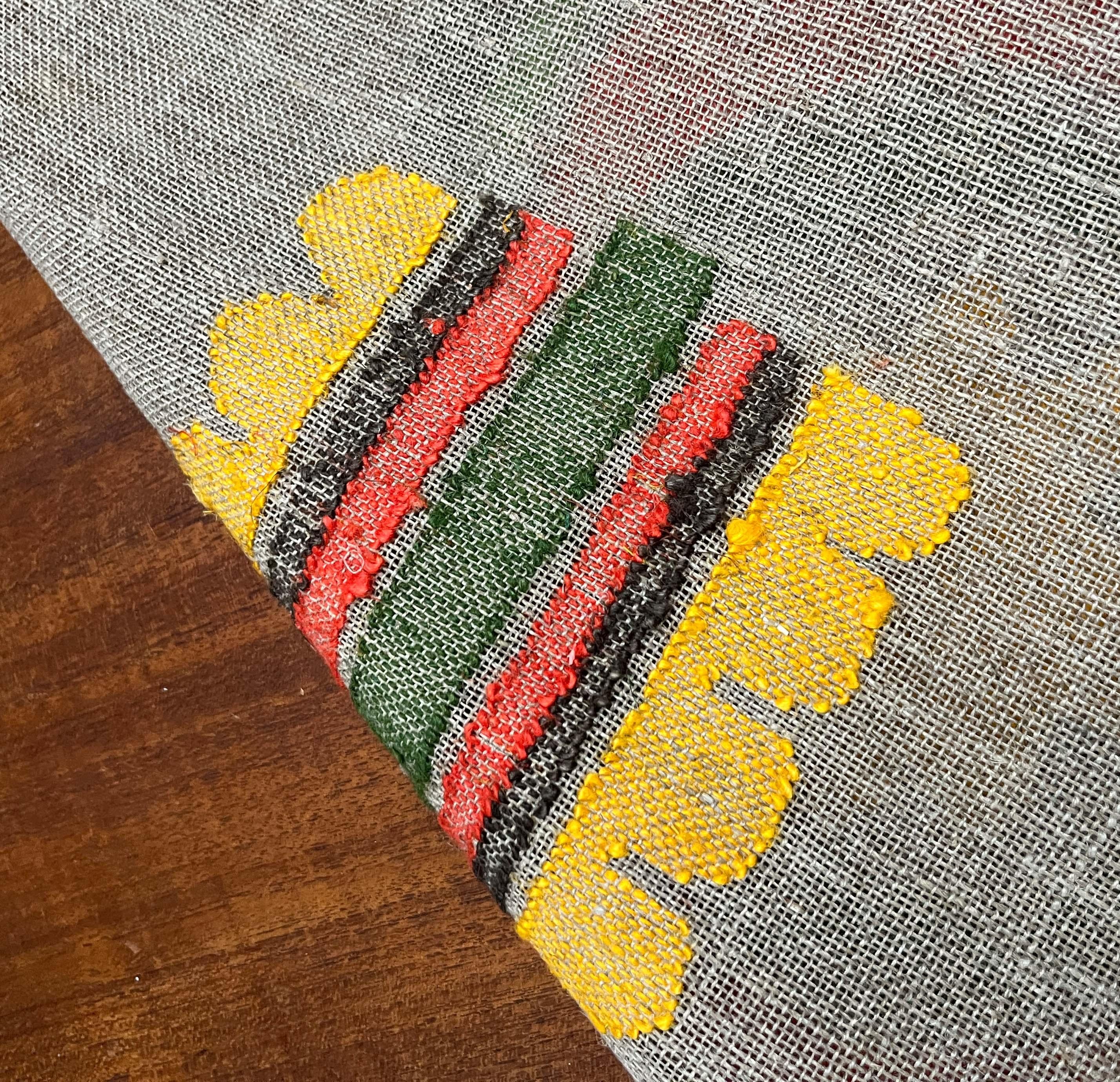 Arazzo da parete in lino ricamato di metà secolo moderno con design floreale Finlandia in vendita 9