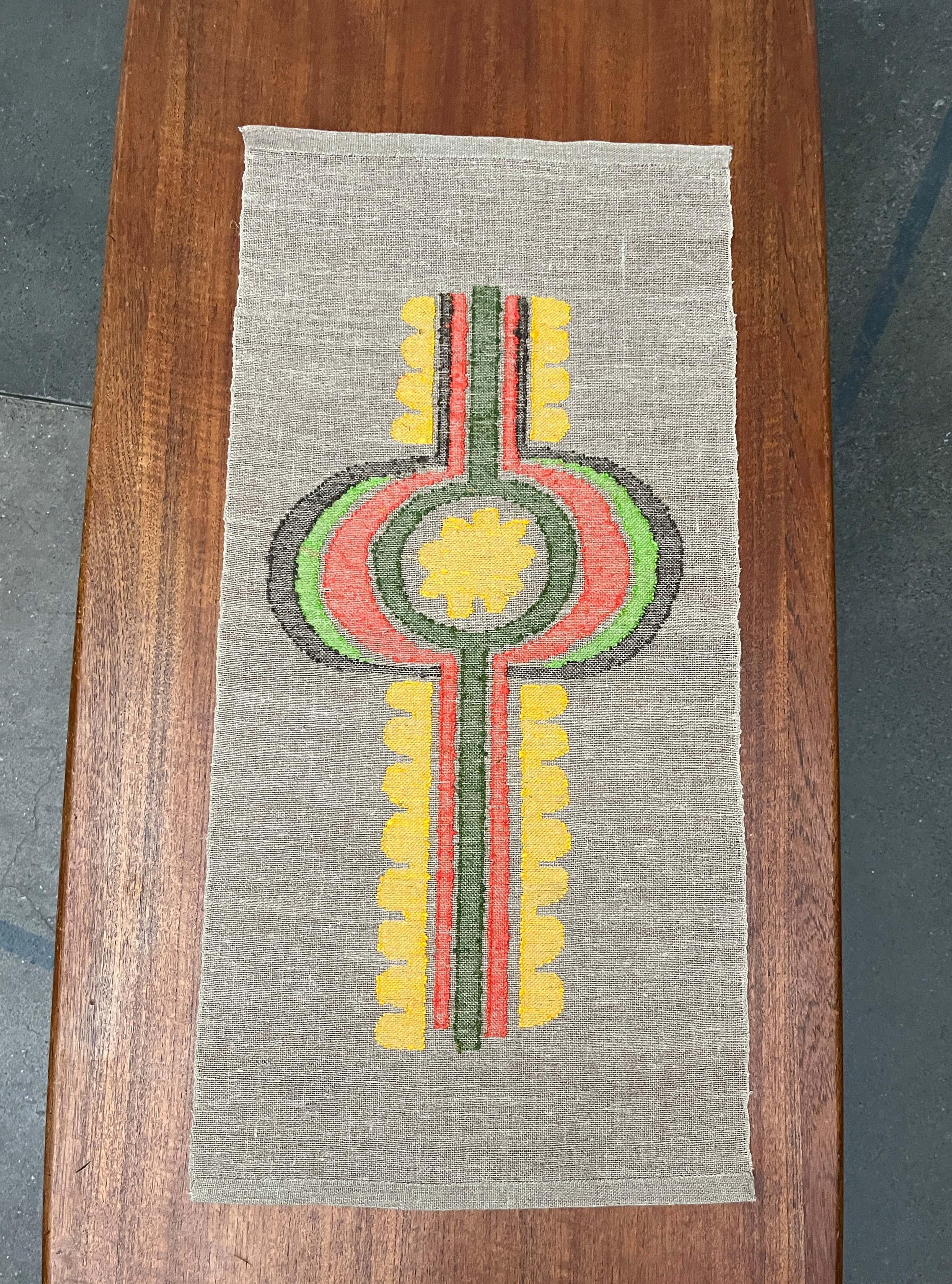 Arazzo da parete in lino ricamato di metà secolo moderno con design floreale Finlandia in vendita 10