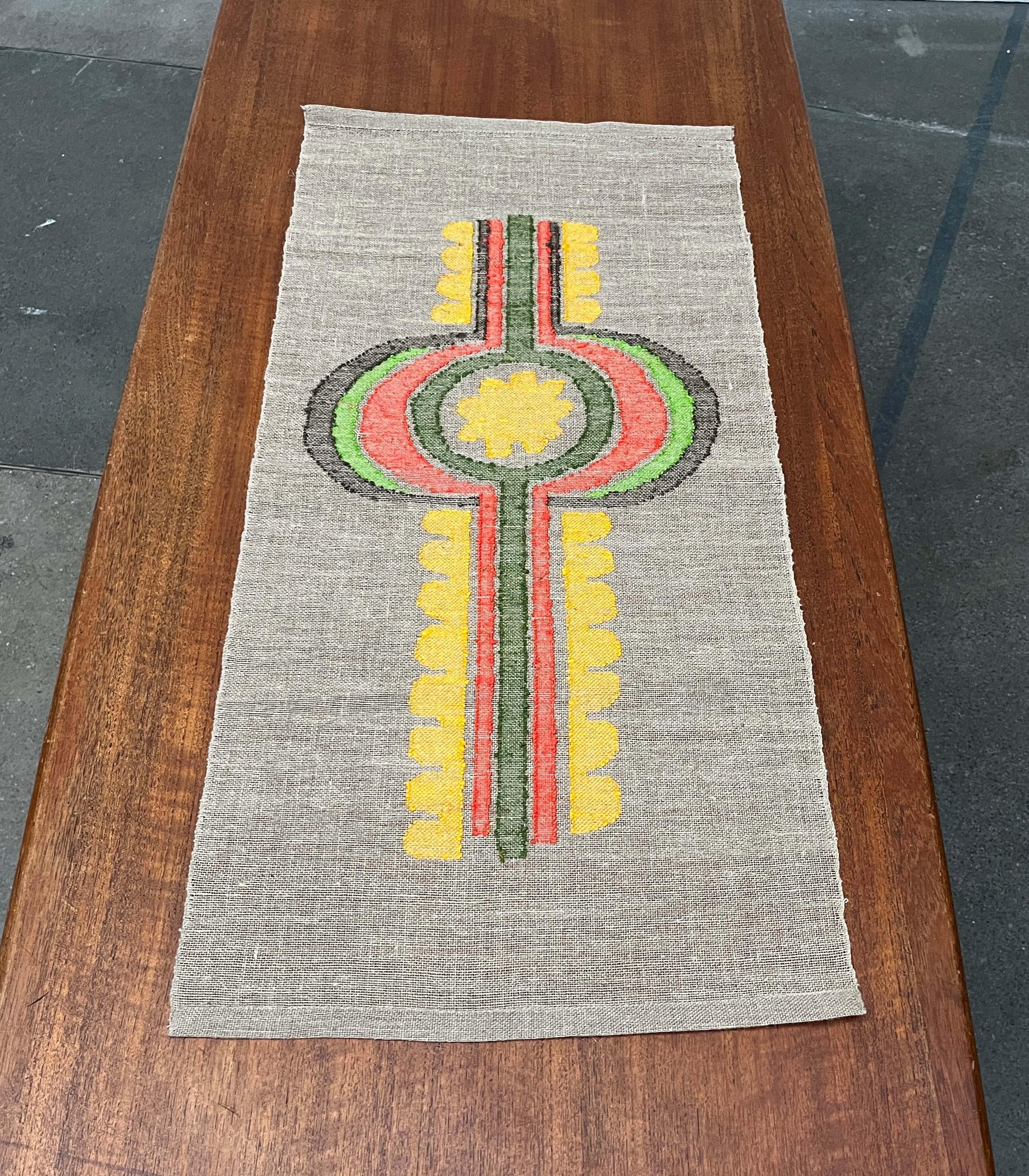 Arazzo da parete in lino ricamato di metà secolo moderno con design floreale Finlandia in vendita 11