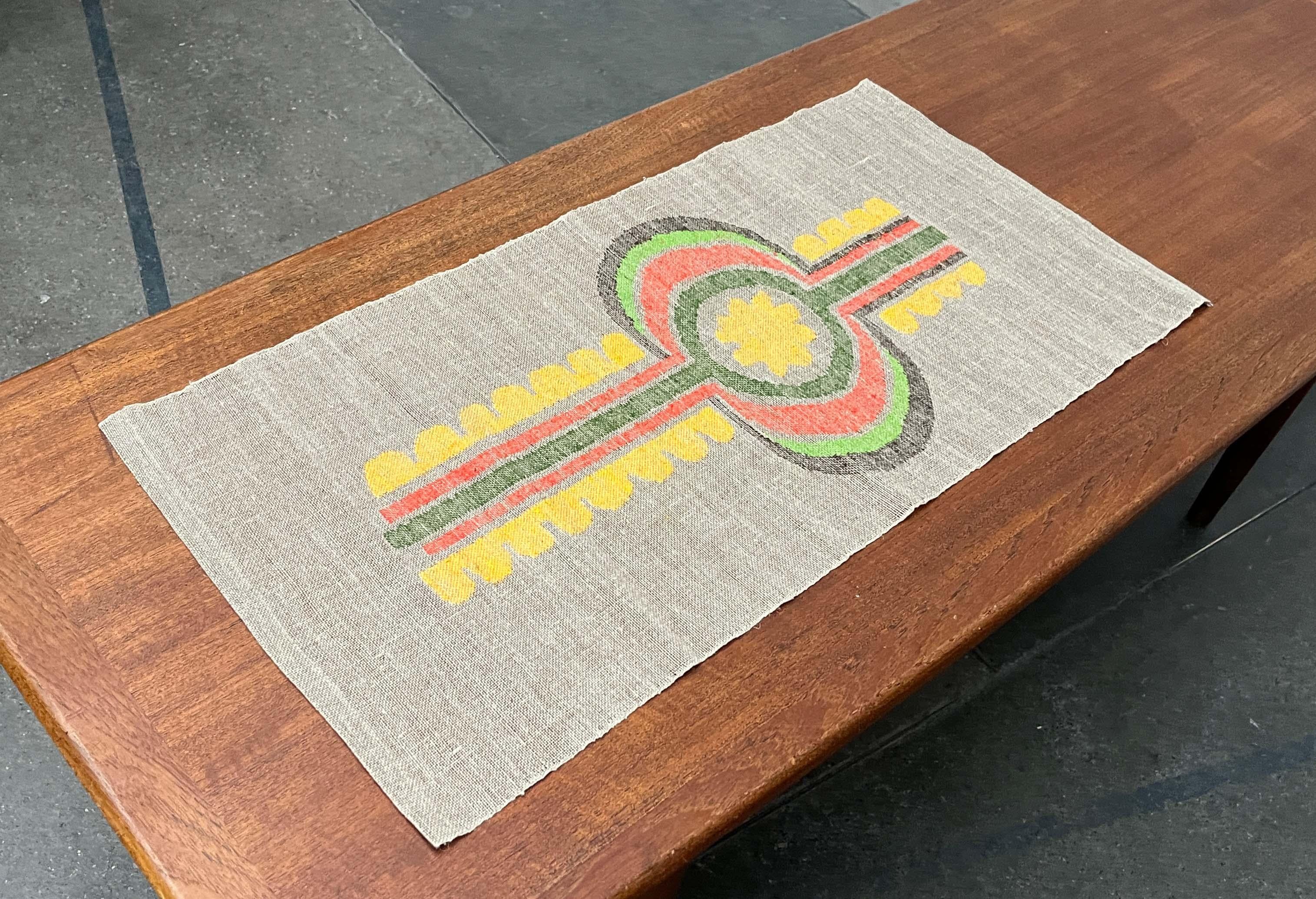 Arazzo da parete in lino ricamato della metà del secolo scorso con disegni floreali dalla Finlandia, anni '60