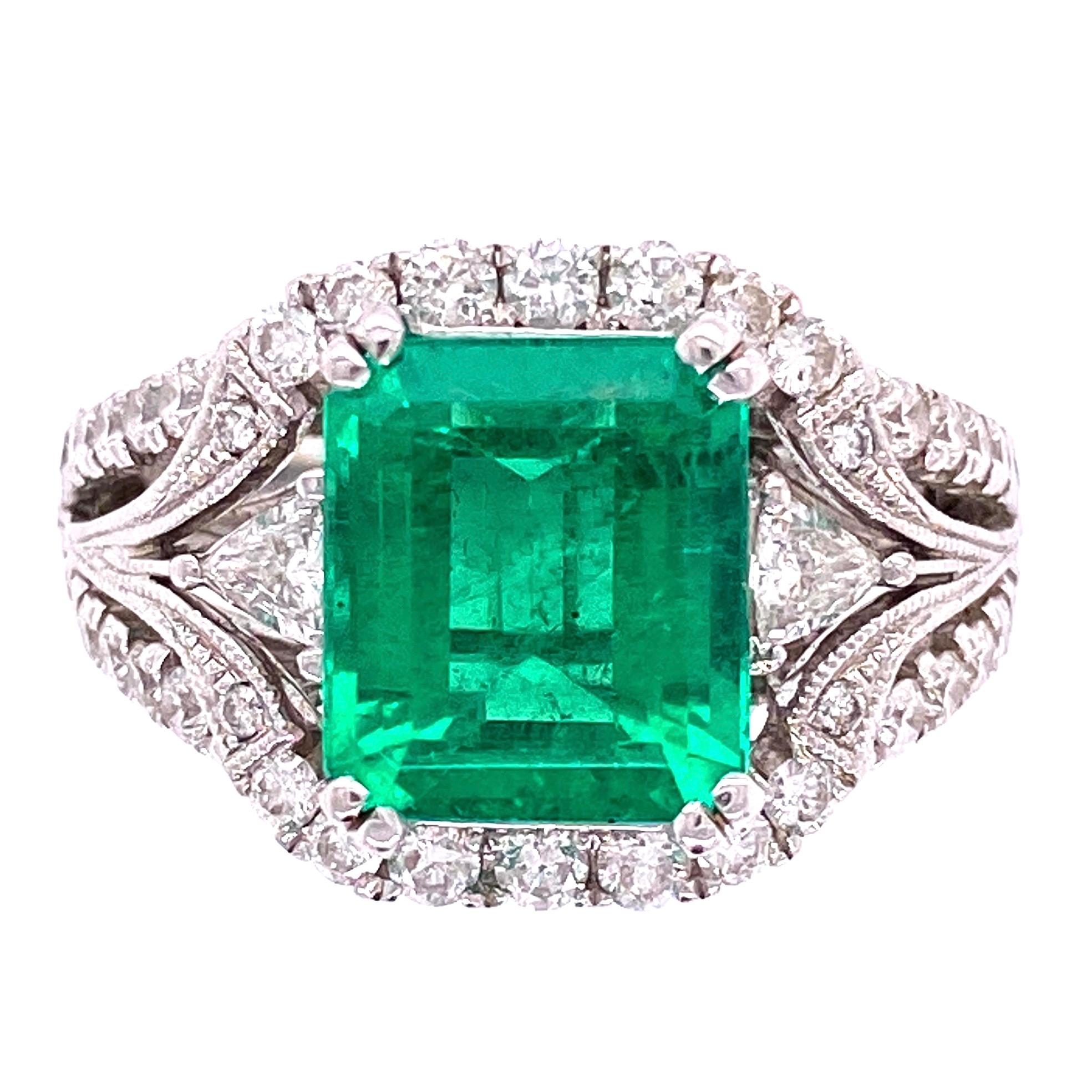 Mid-Century Modern Emerald Cut Emerald and Diamond Gold Cocktail Ring For Sale 5