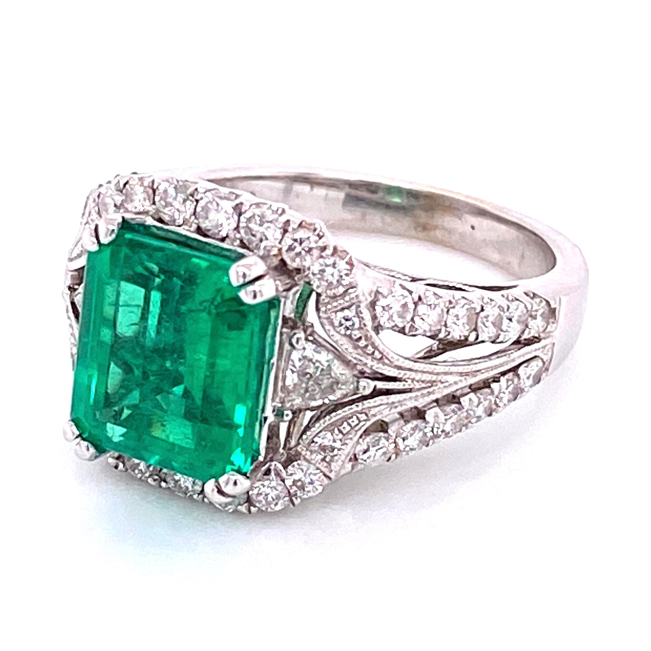 Mid-Century Modern Emerald Cut Emerald and Diamond Gold Cocktail Ring In Excellent Condition For Sale In Montreal, QC