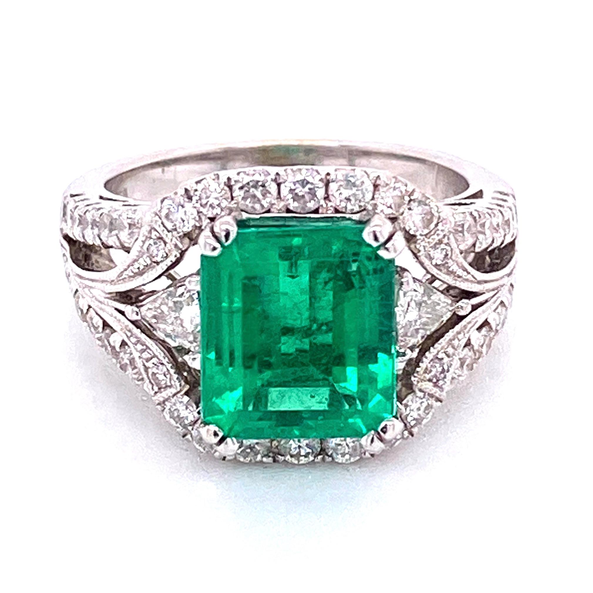Mid-Century Modern Emerald Cut Emerald and Diamond Gold Cocktail Ring For Sale 2