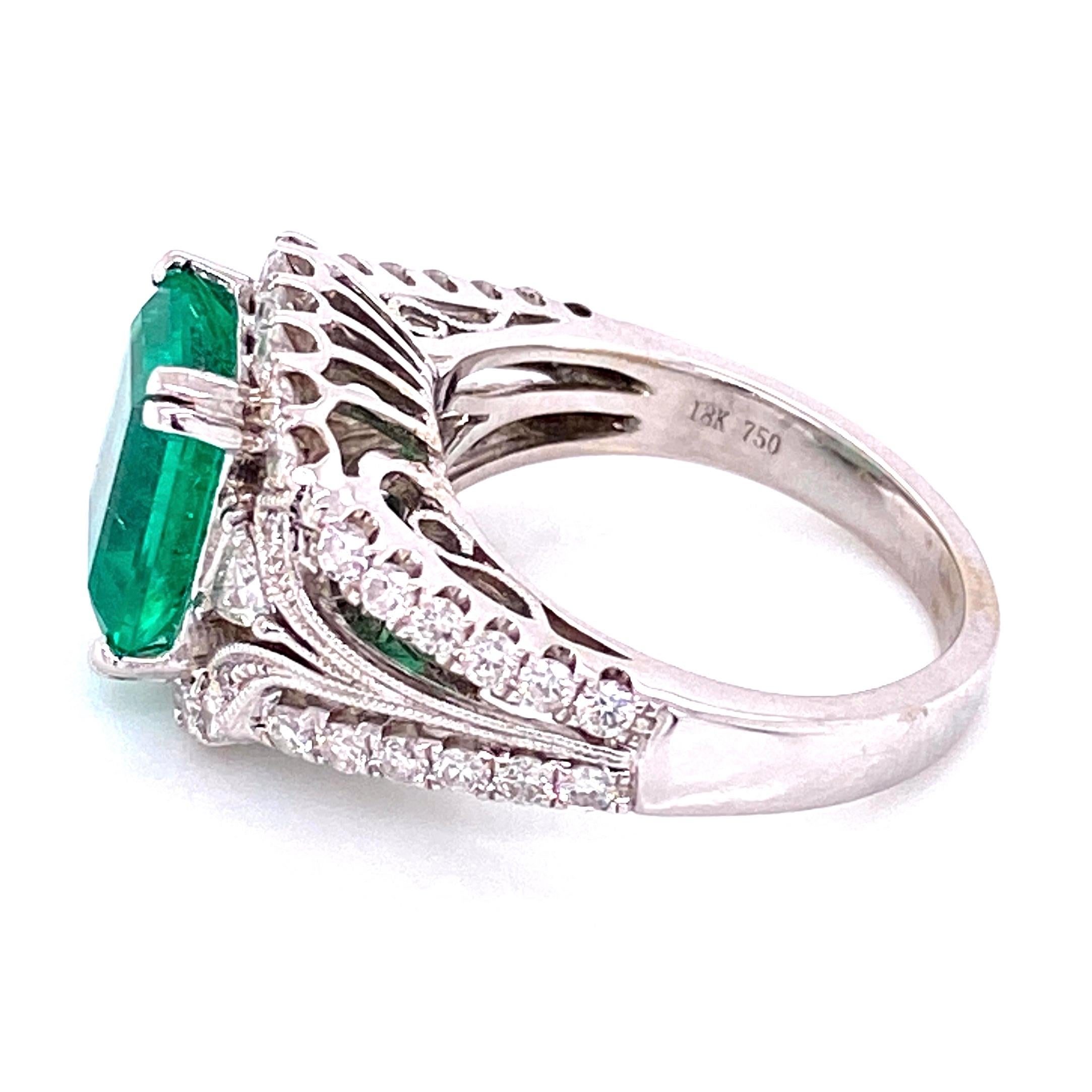 Mid-Century Modern Emerald Cut Emerald and Diamond Gold Cocktail Ring For Sale 3