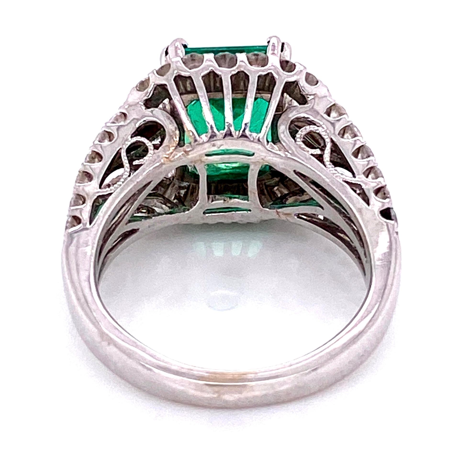 Mid-Century Modern Emerald Cut Emerald and Diamond Gold Cocktail Ring For Sale 4