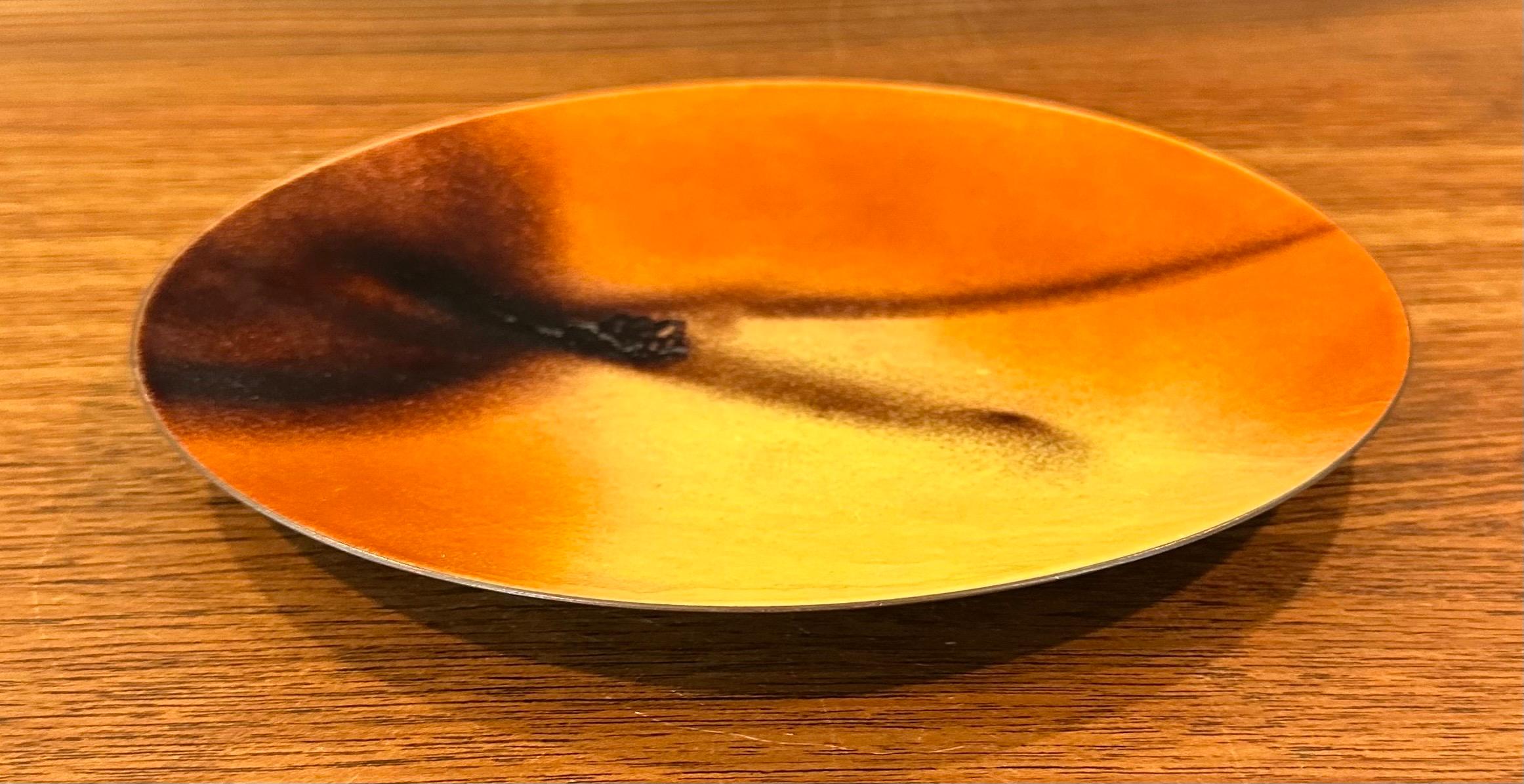 Americano Piastra firmata con smalto astratto su rame della modernità di metà secolo in vendita