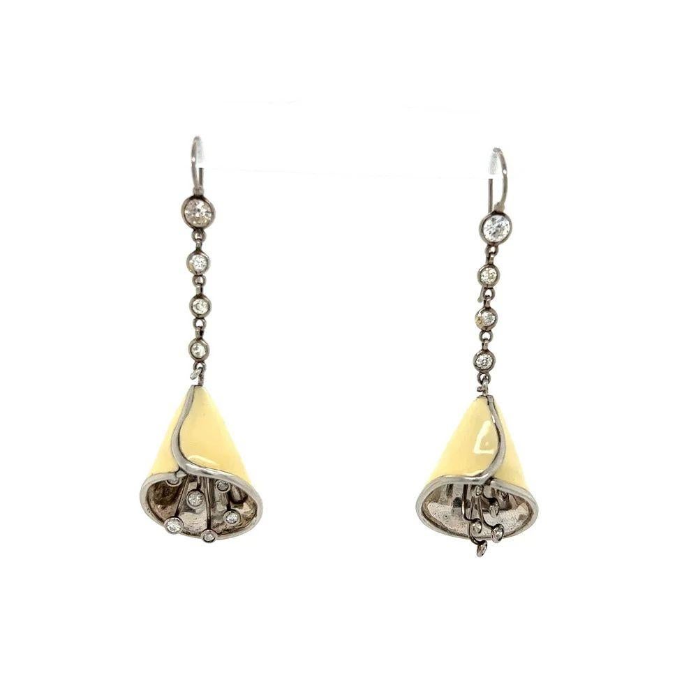 Taille ronde Boucles d'oreilles en forme de cloche en émail et diamants de style moderne du milieu du siècle en vente