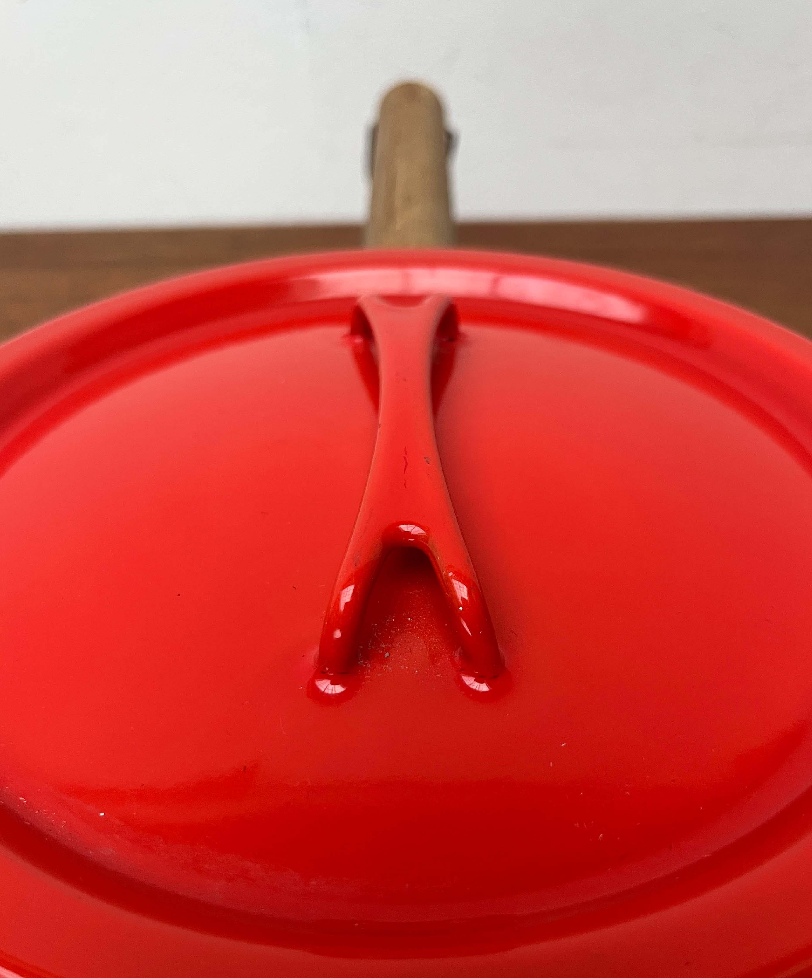 Mid-Century Modern Enamel Orange Pot with Teak Handle Seppo Mallat Finel, 1960s For Sale 8