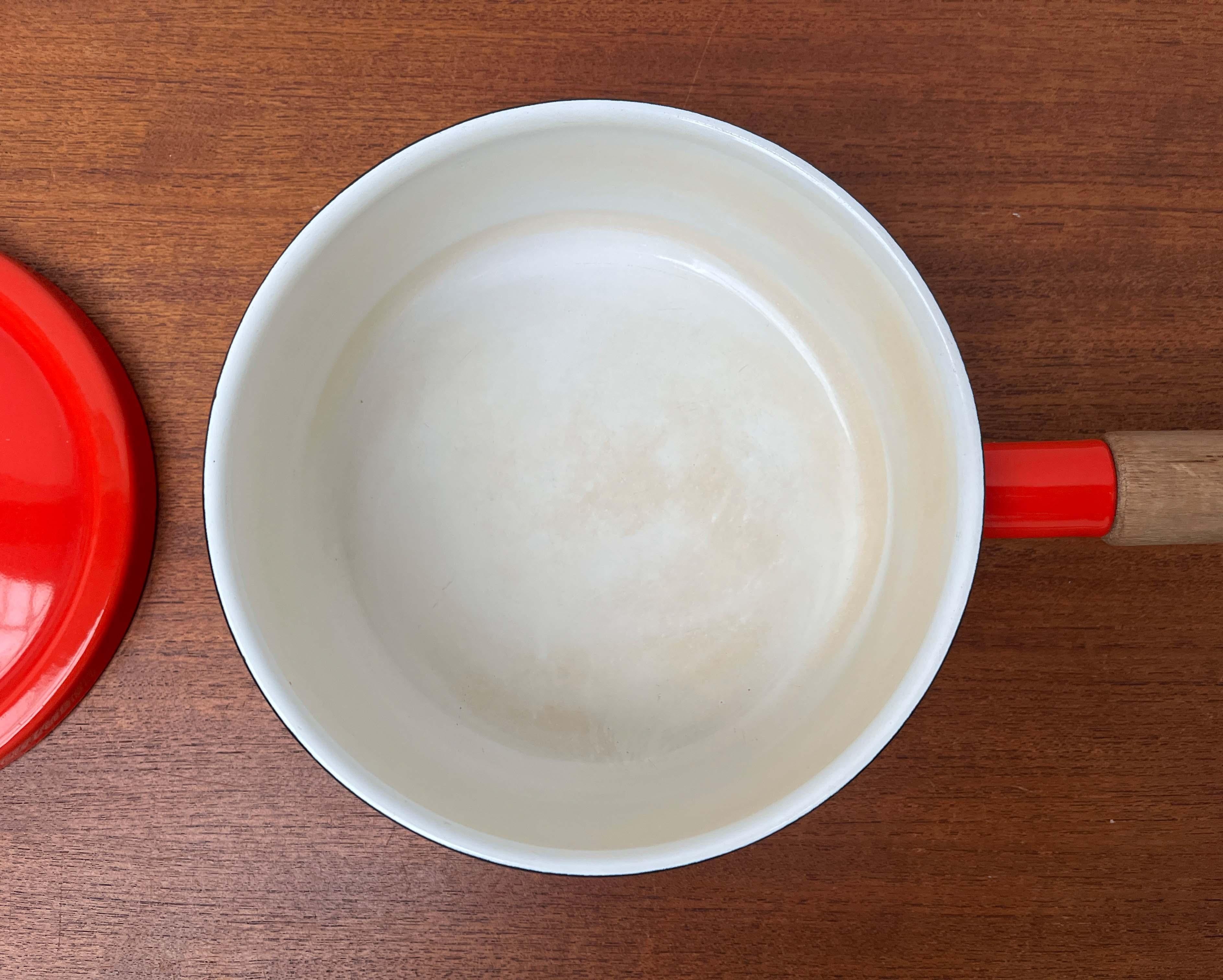 Mid-Century Modern Enamel Orange Pot with Teak Handle Seppo Mallat Finel, 1960s For Sale 11