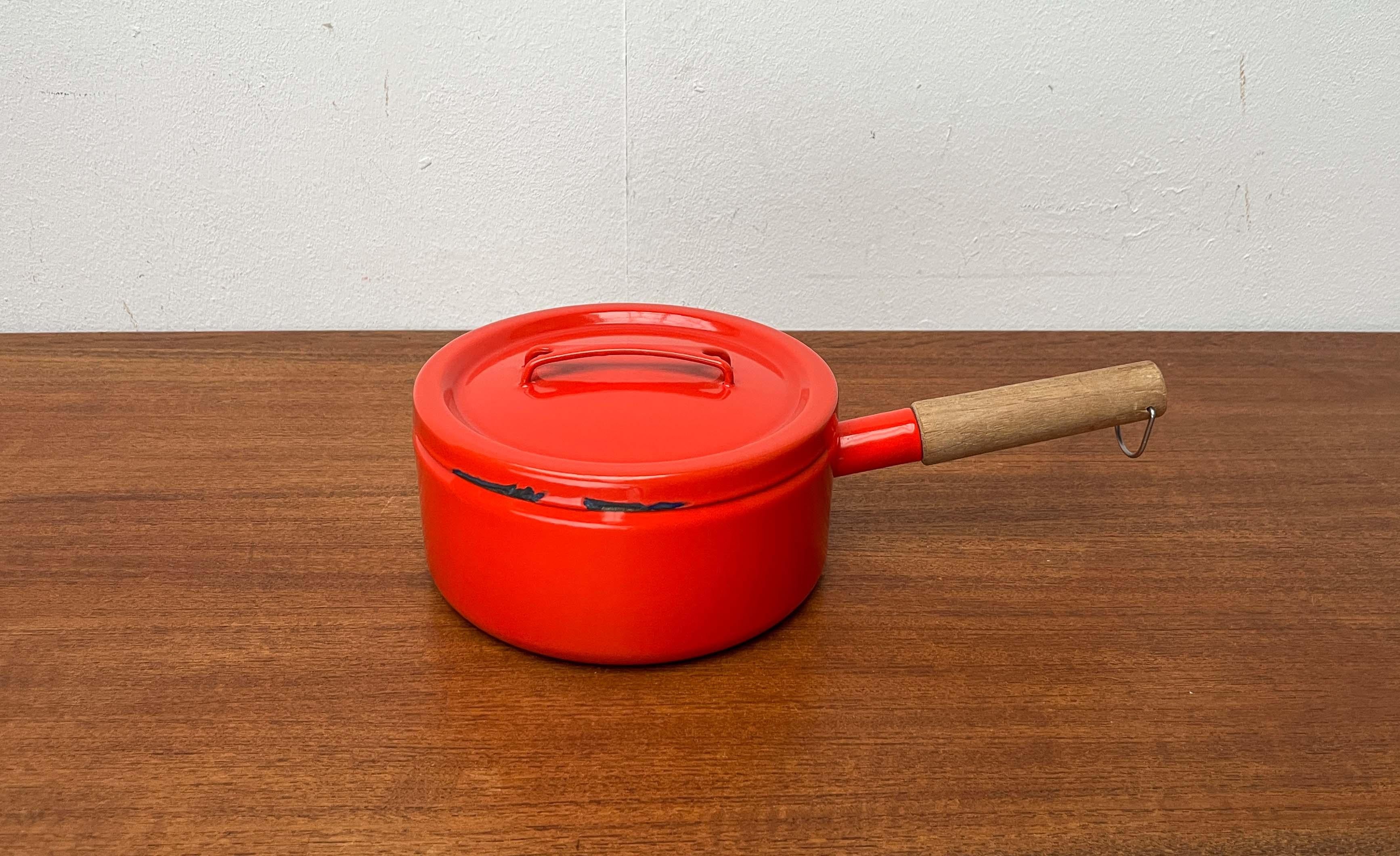 Mid-Century Modern Enamel Orange Pot with Teak Handle Seppo Mallat Finel, 1960s In Good Condition For Sale In Hamburg, DE
