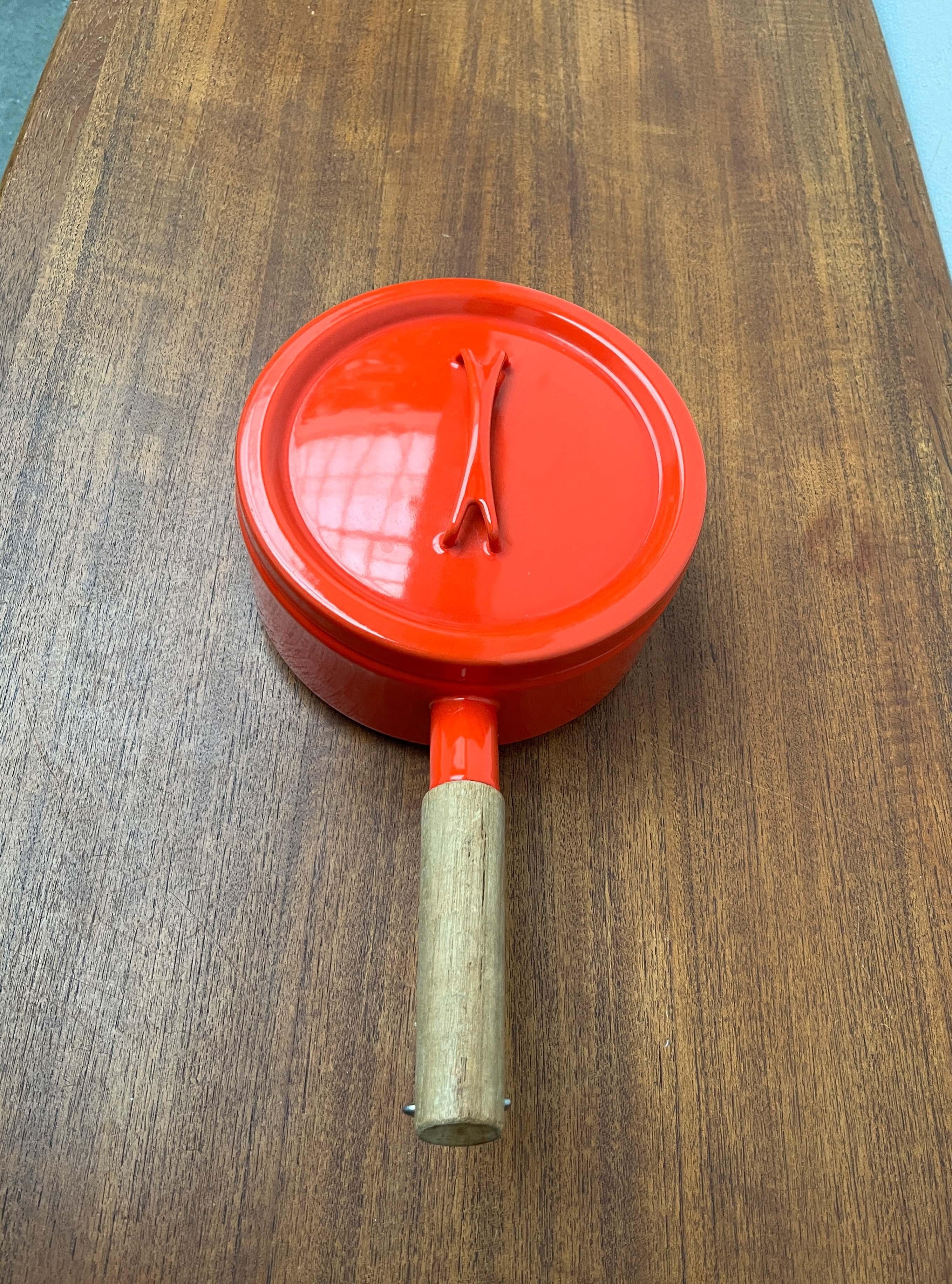 20th Century Mid-Century Modern Enamel Orange Pot with Teak Handle Seppo Mallat Finel, 1960s For Sale