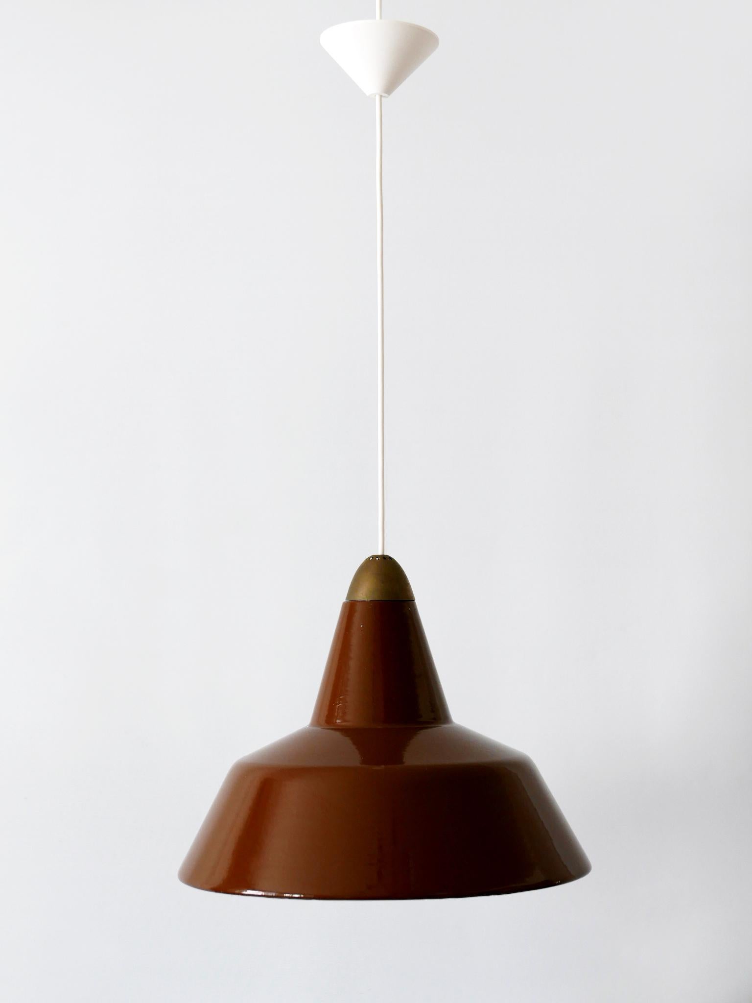 A real classical from 1960s. Enameled Mid-Century Modern pendant lamp or hanging light. Designed and manufactured by Louis Poulsen, Denmark, 1960s.

Executed in dark brown enameled metal and brass, it comes with 1 x E27 / 26 Edison screw fit
