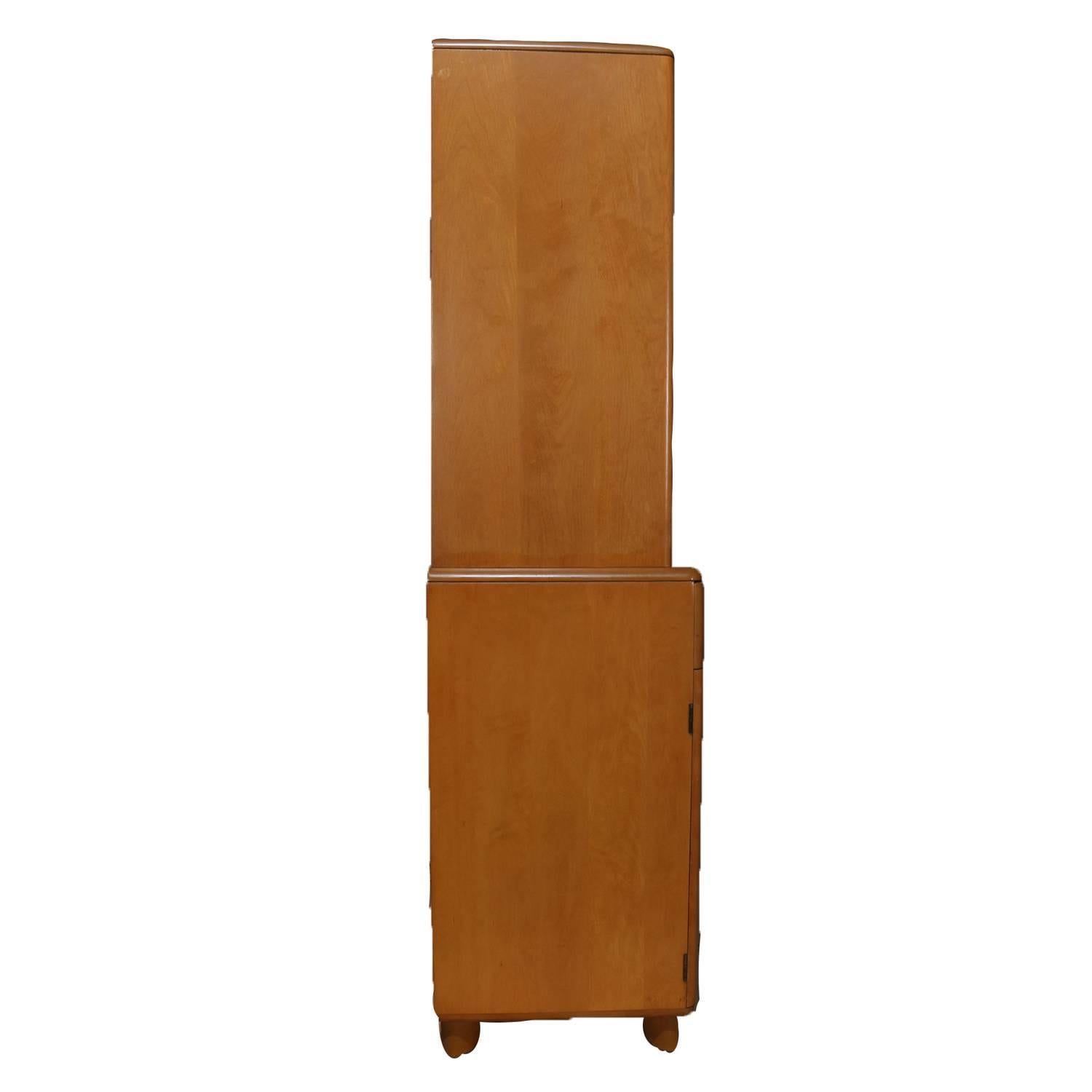 Mid-Century Modern Encore Step Back Cupboard by Heywood Wakefield, Wheat, 20th C In Good Condition In Big Flats, NY