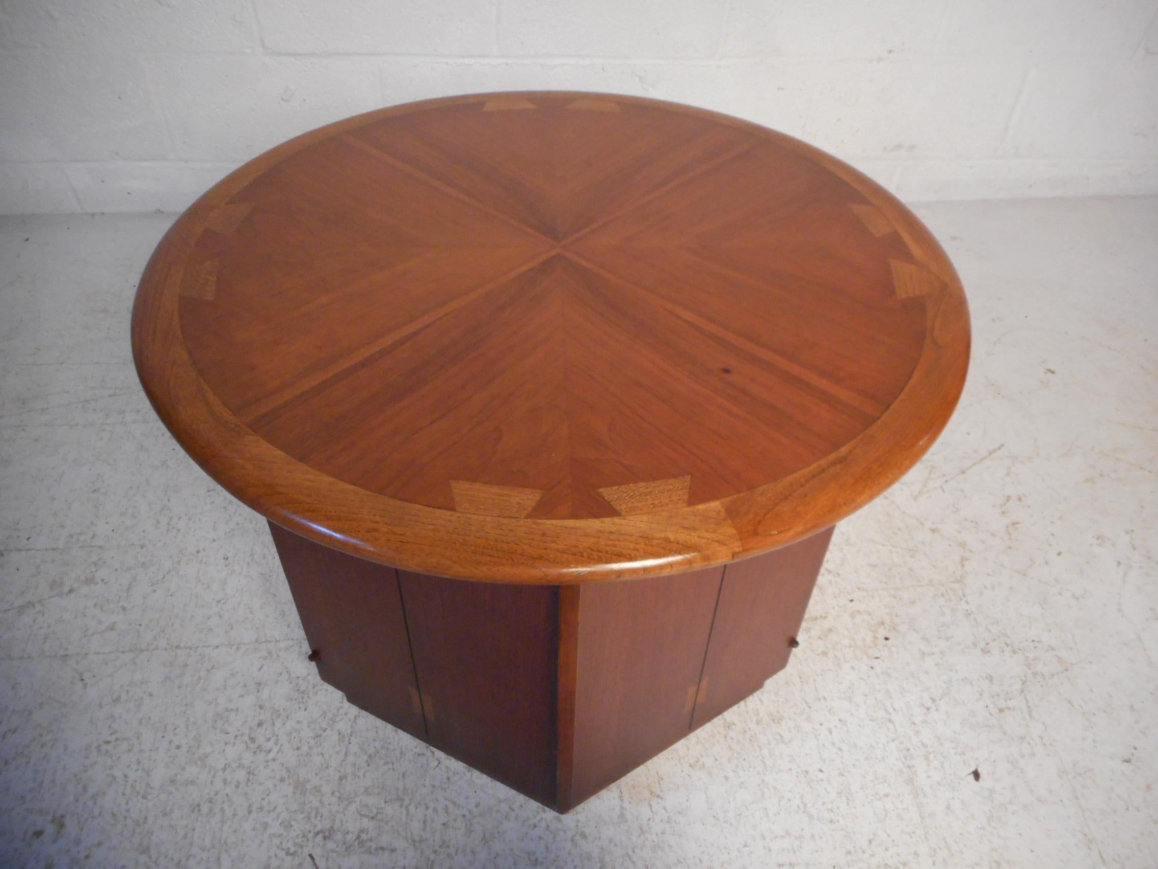 Mid-Century Modern End Table by Lane Furniture In Good Condition In Brooklyn, NY