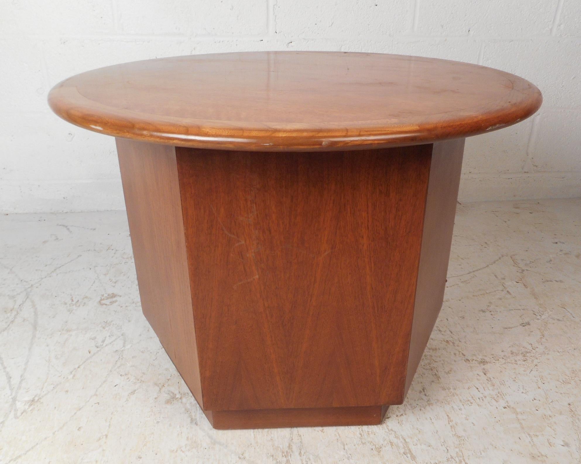 Mid-Century Modern End Table by Lane Furniture In Good Condition In Brooklyn, NY