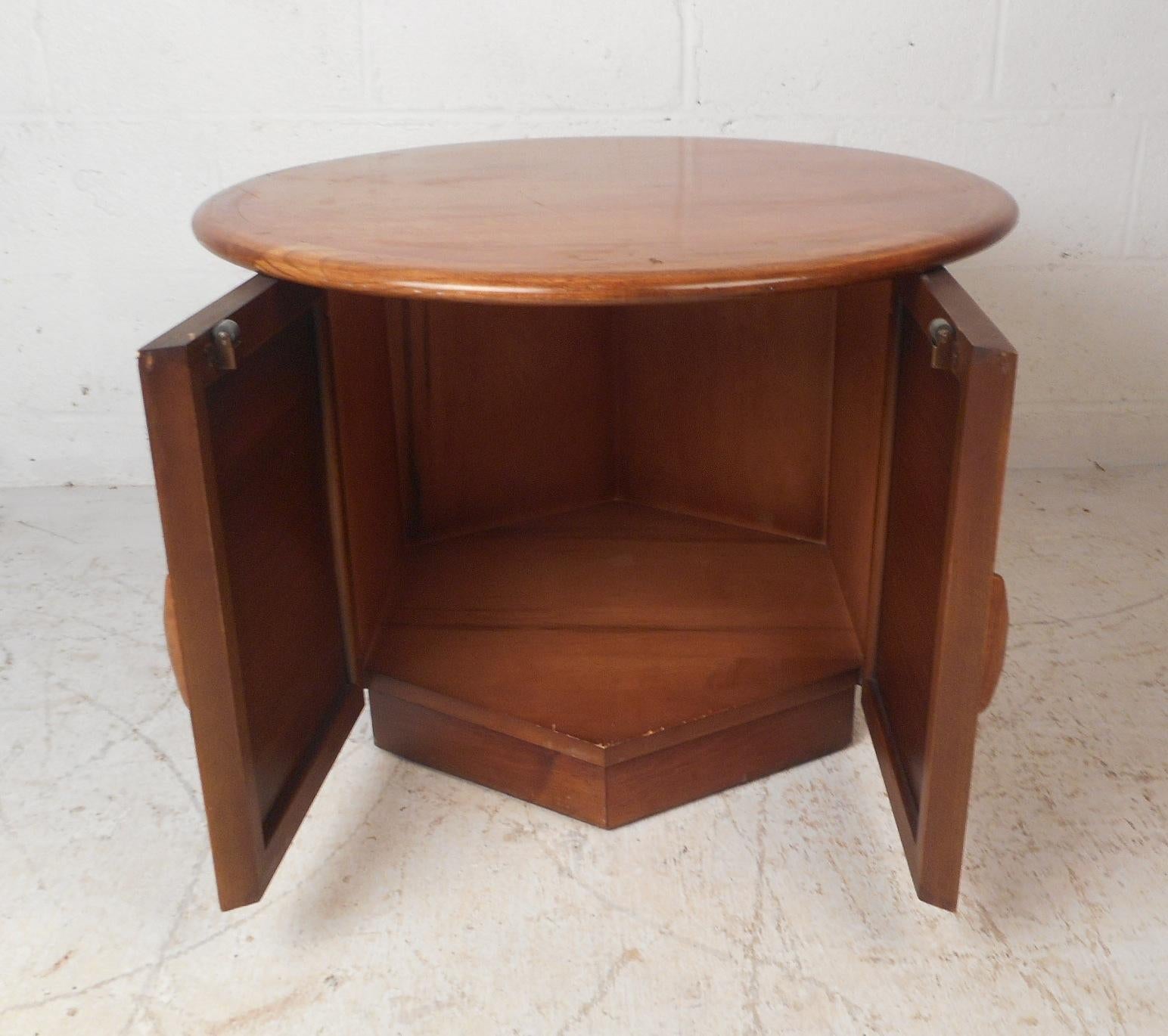 Late 20th Century Mid-Century Modern End Table by Lane Furniture