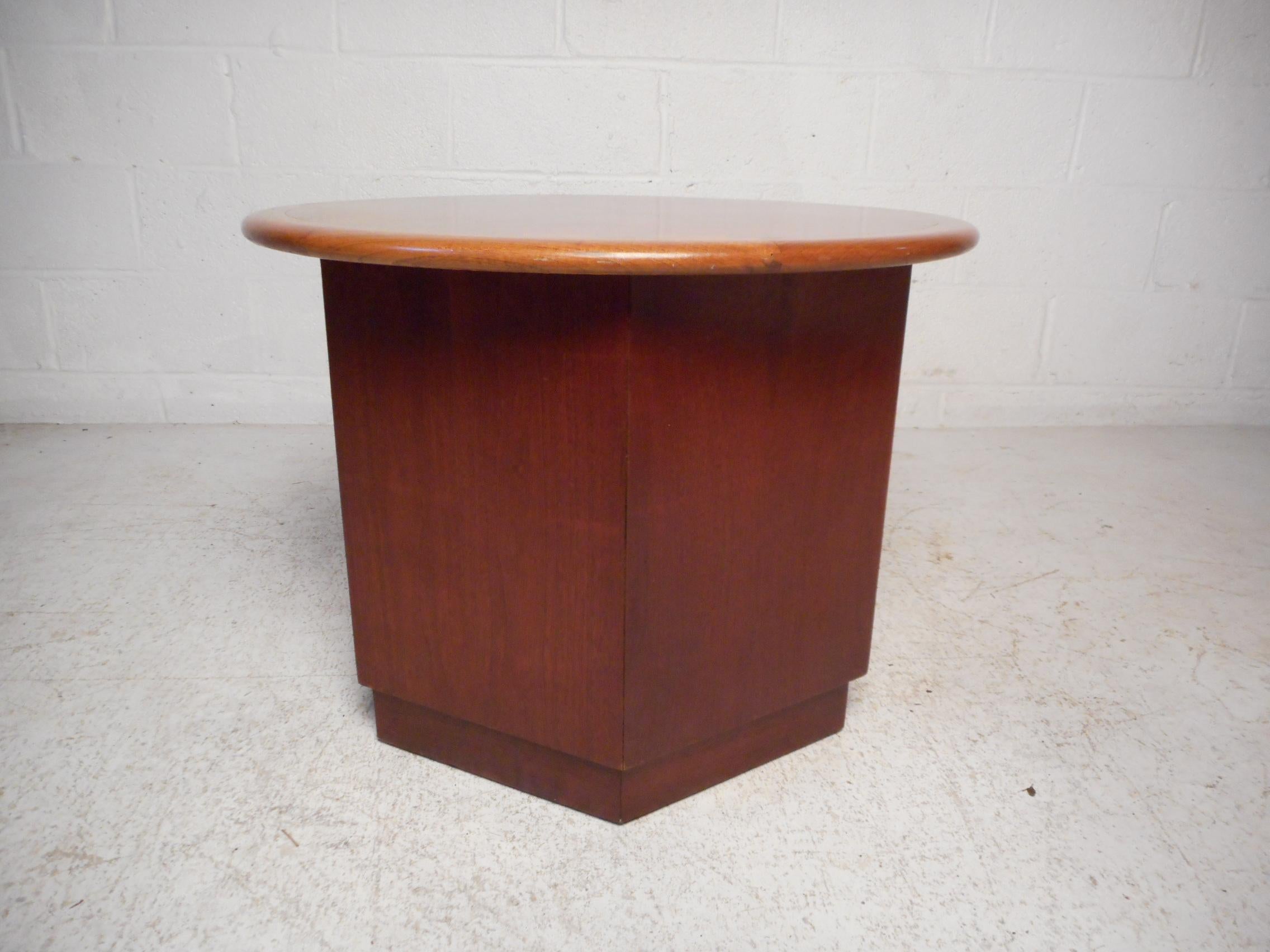 Walnut Mid-Century Modern End Table by Lane Furniture