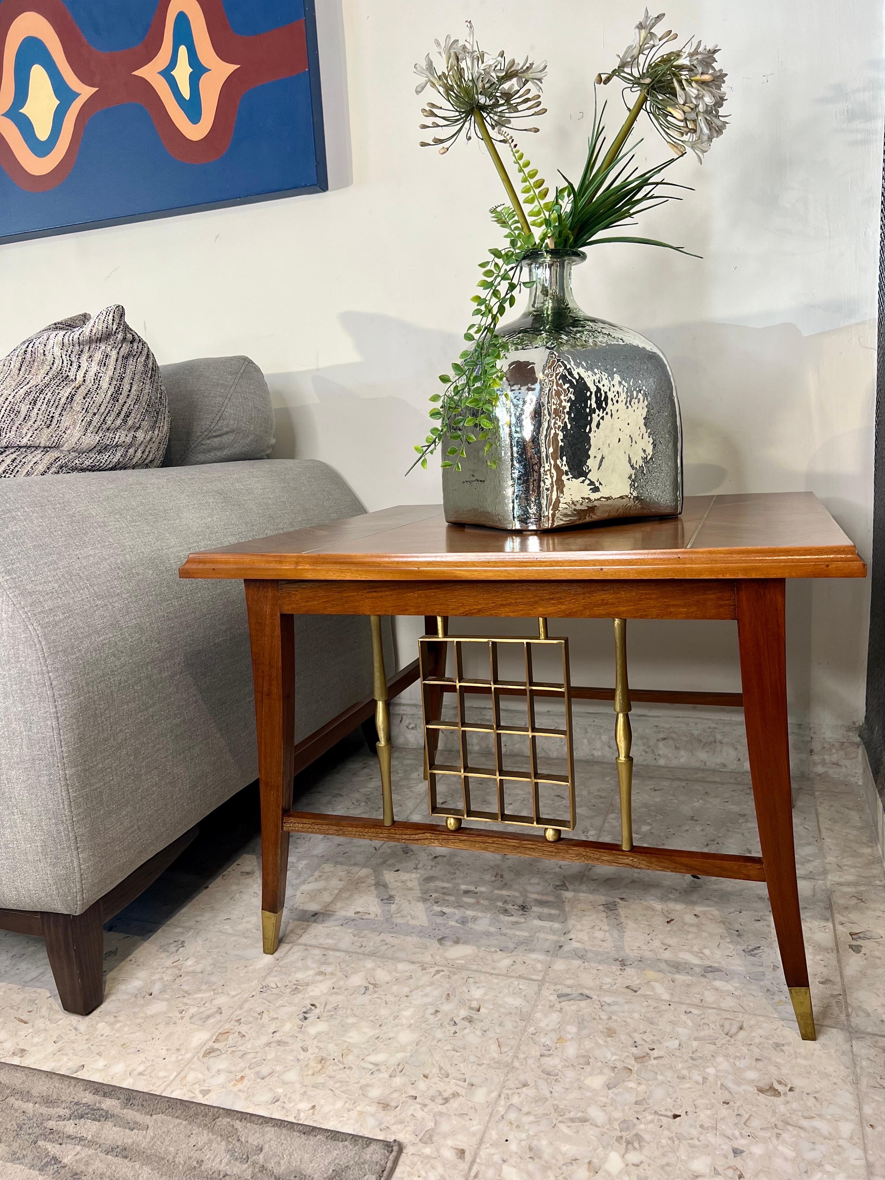 Mid-Century Modern End Table For Sale 4