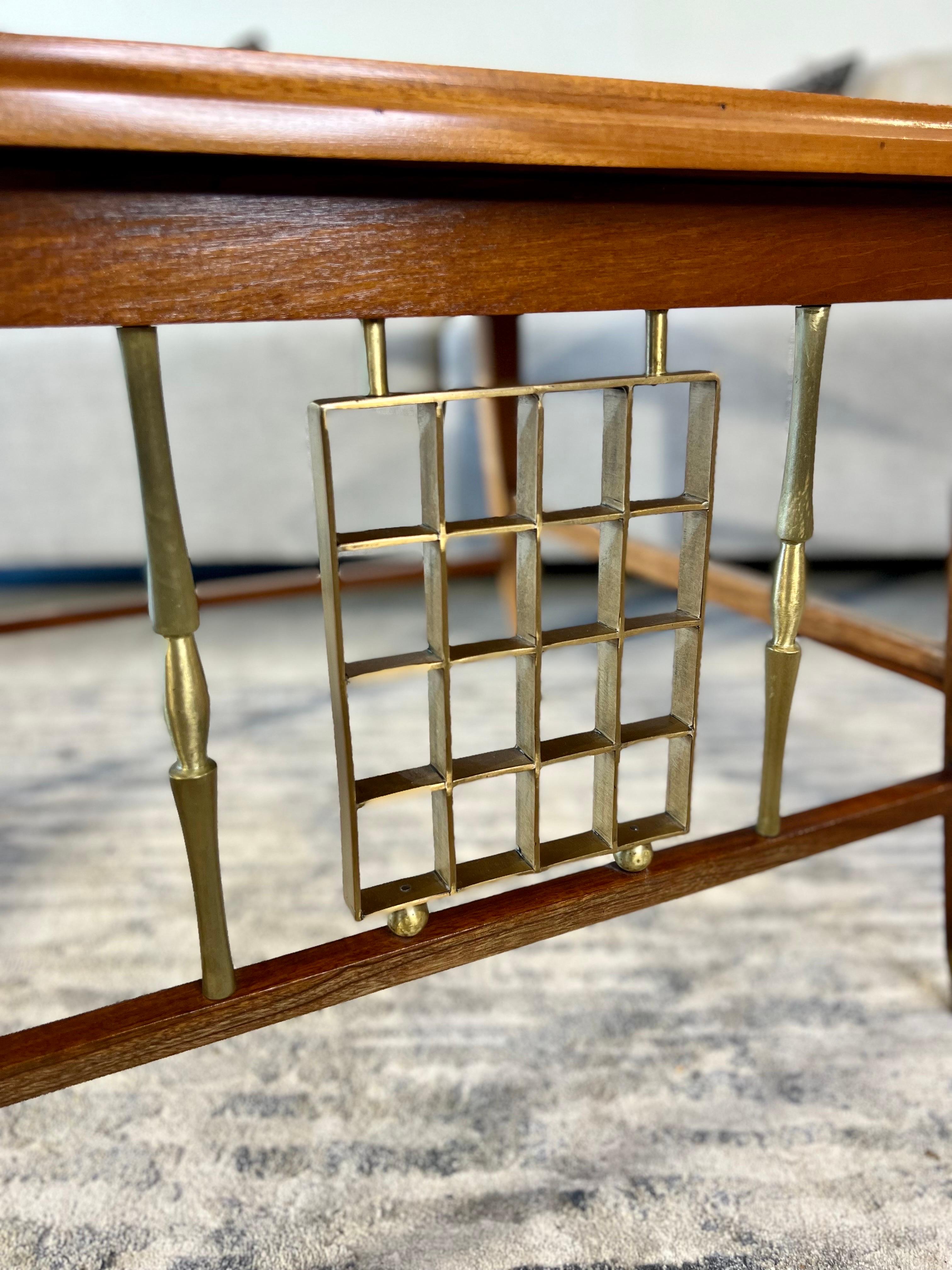Walnut Mid-Century Modern End Table For Sale