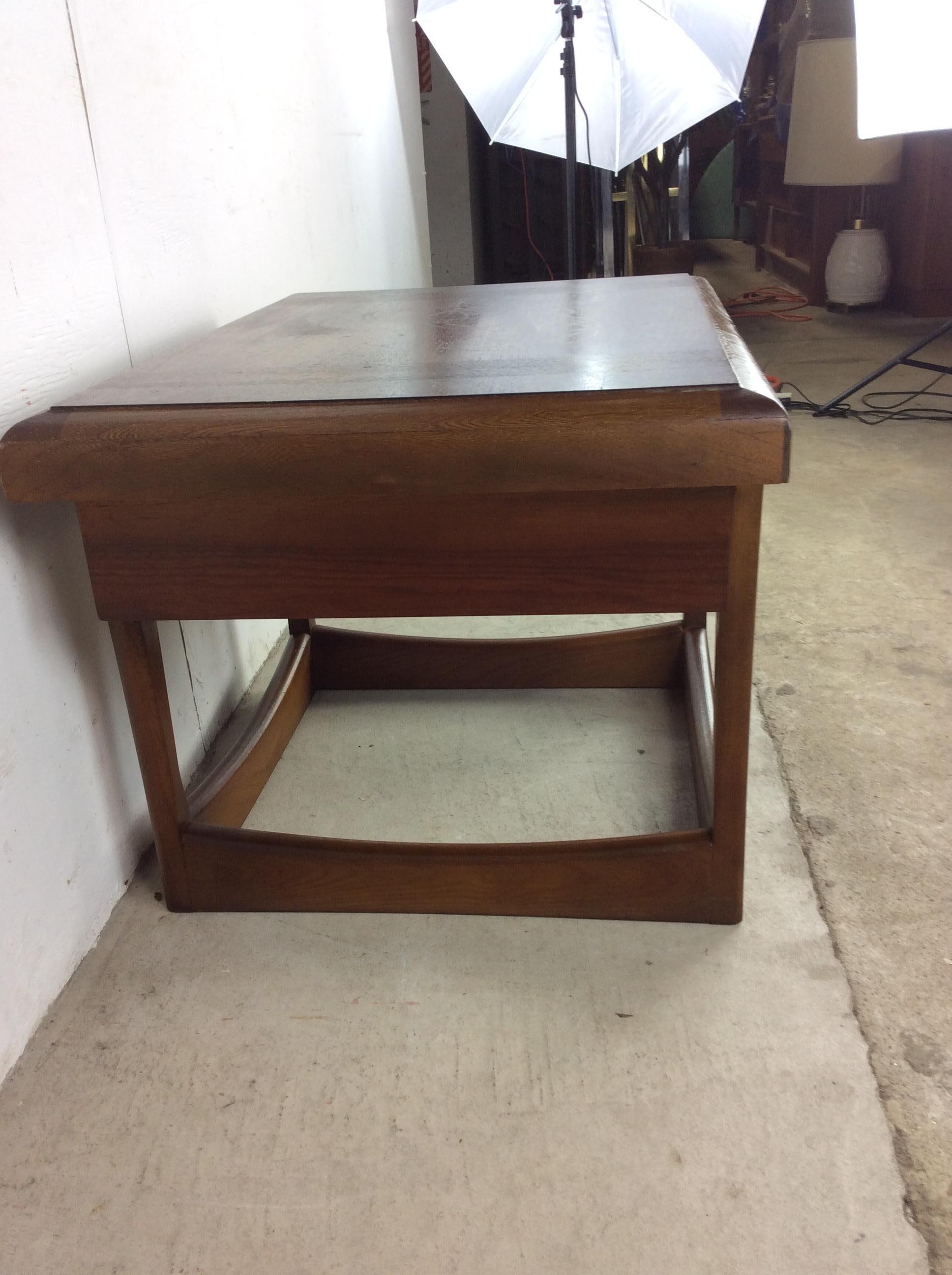 Veneer Mid-Century Modern End Table with Drawer by Lane Furniture For Sale