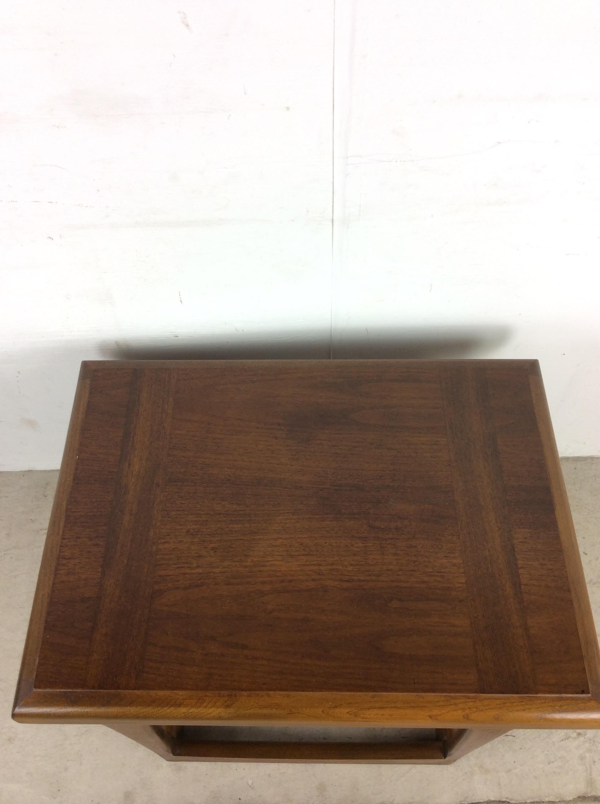 Mid-Century Modern End Table with Drawer by Lane Furniture In Good Condition For Sale In Freehold, NJ