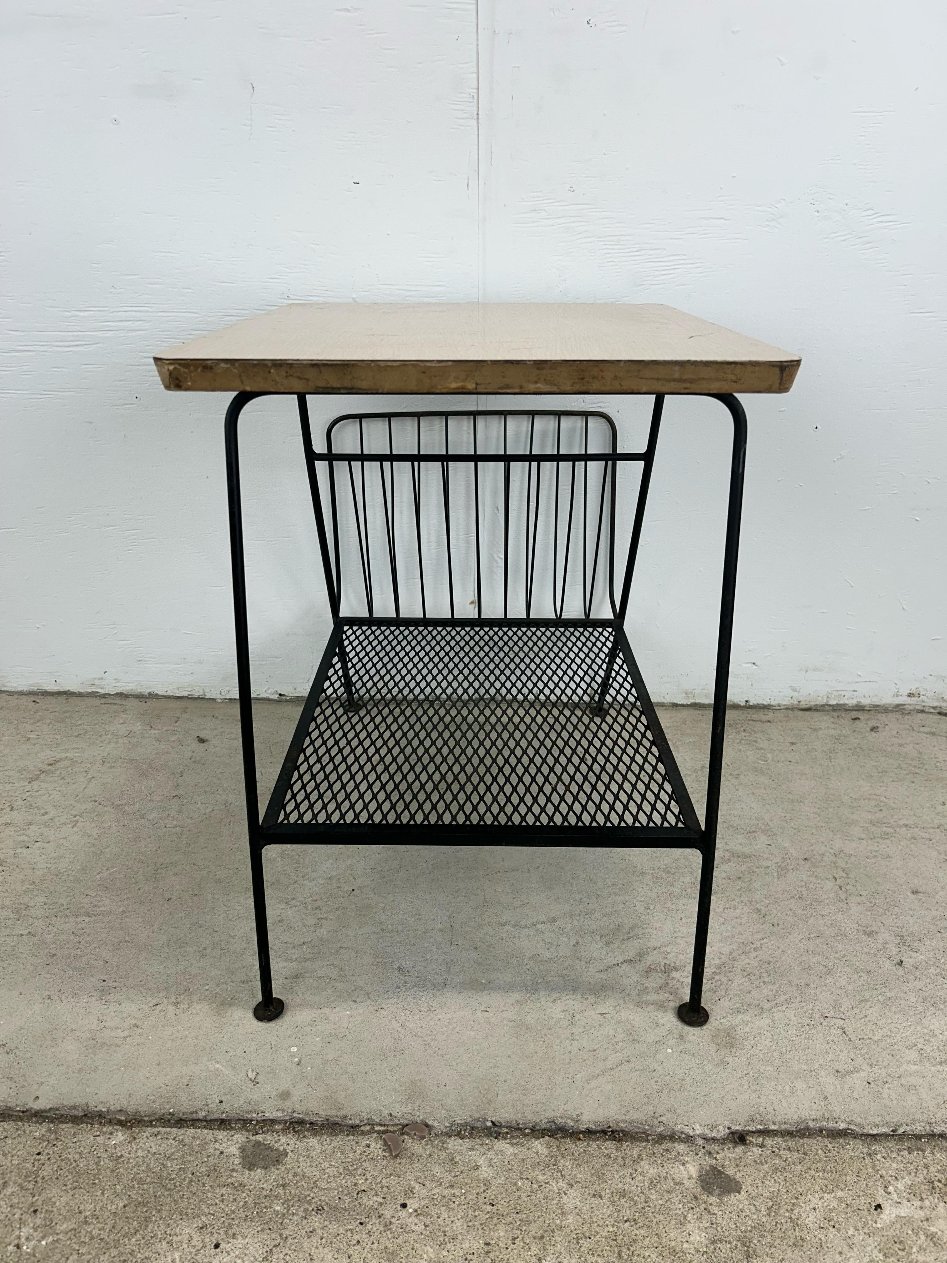 Mid Century Modern End Table with Magazine Rack Base In Fair Condition In Freehold, NJ