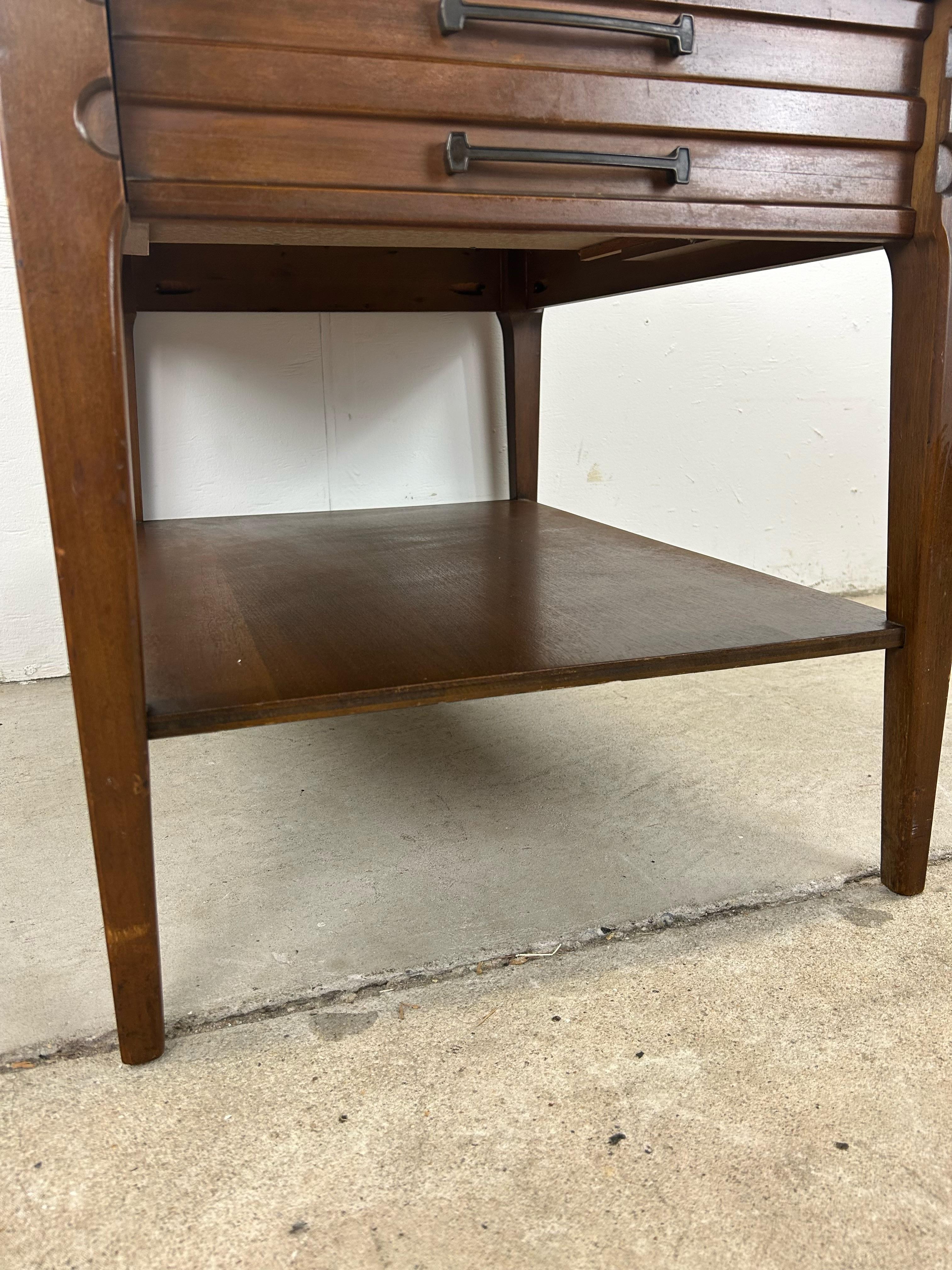 Mid Century Modern End Table with Single Drawer by Mersman In Good Condition For Sale In Freehold, NJ
