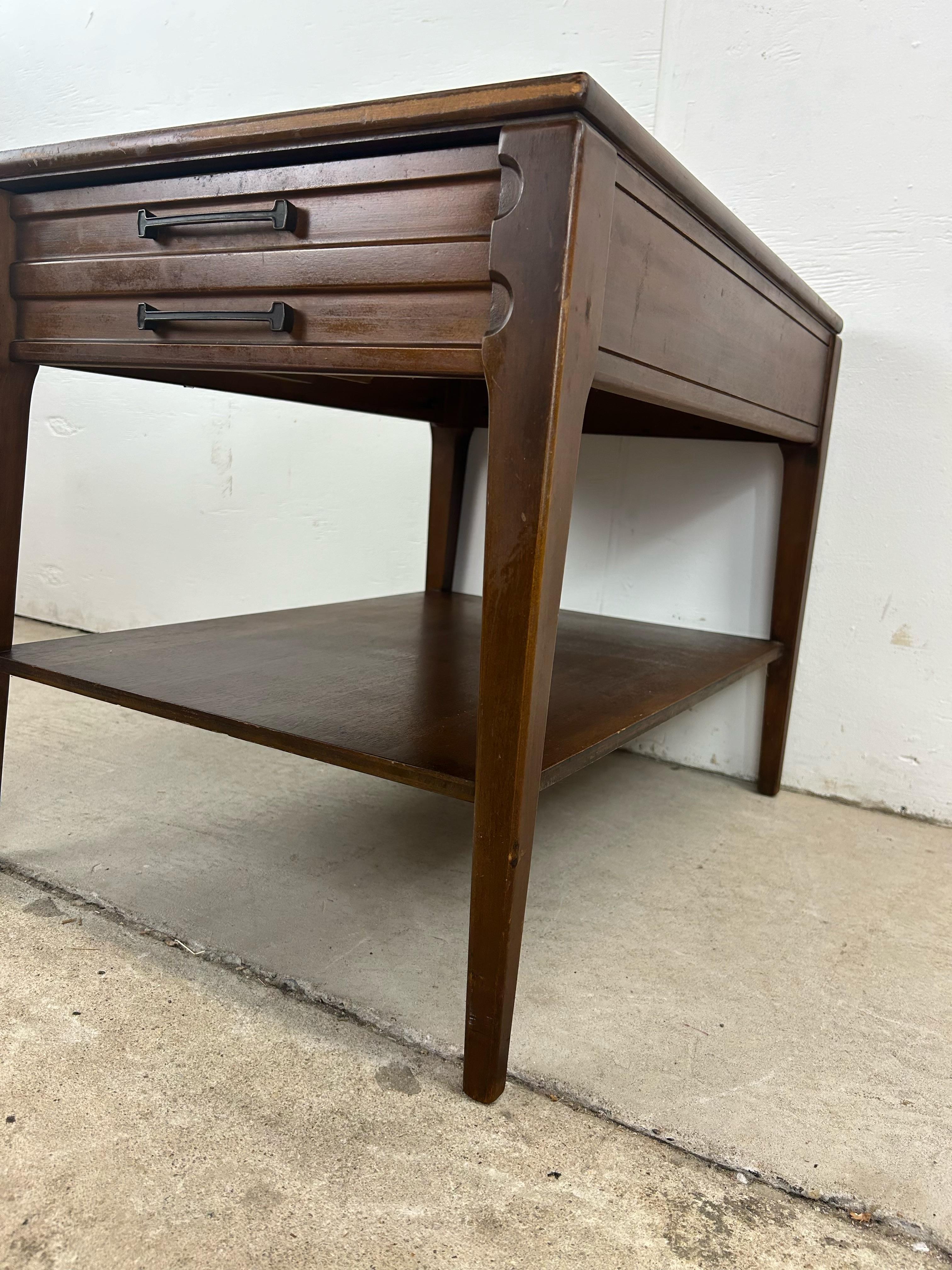 20th Century Mid Century Modern End Table with Single Drawer by Mersman For Sale
