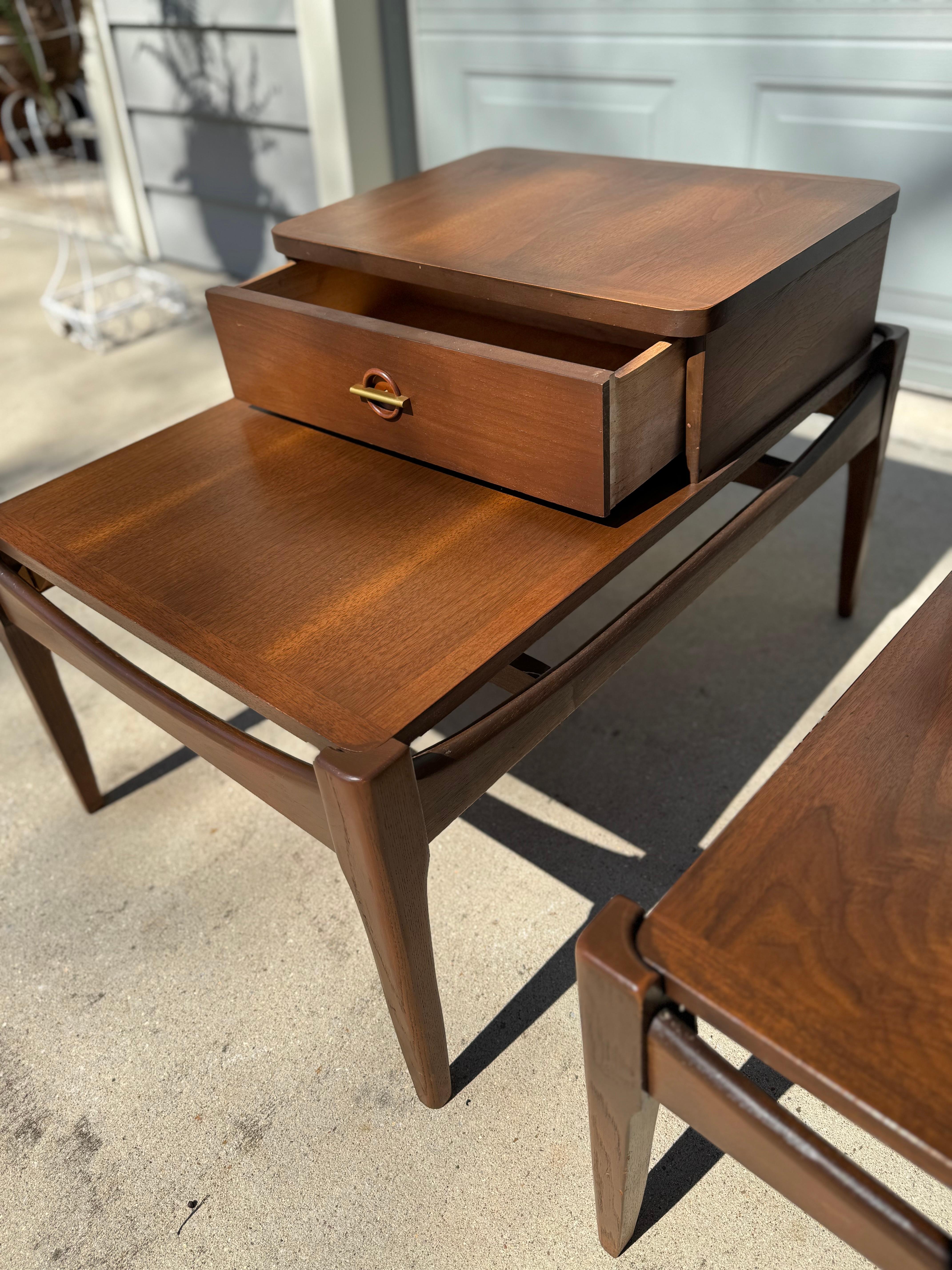 Mid Century Modern End Tables by Bassett In Good Condition In Tanner, AL