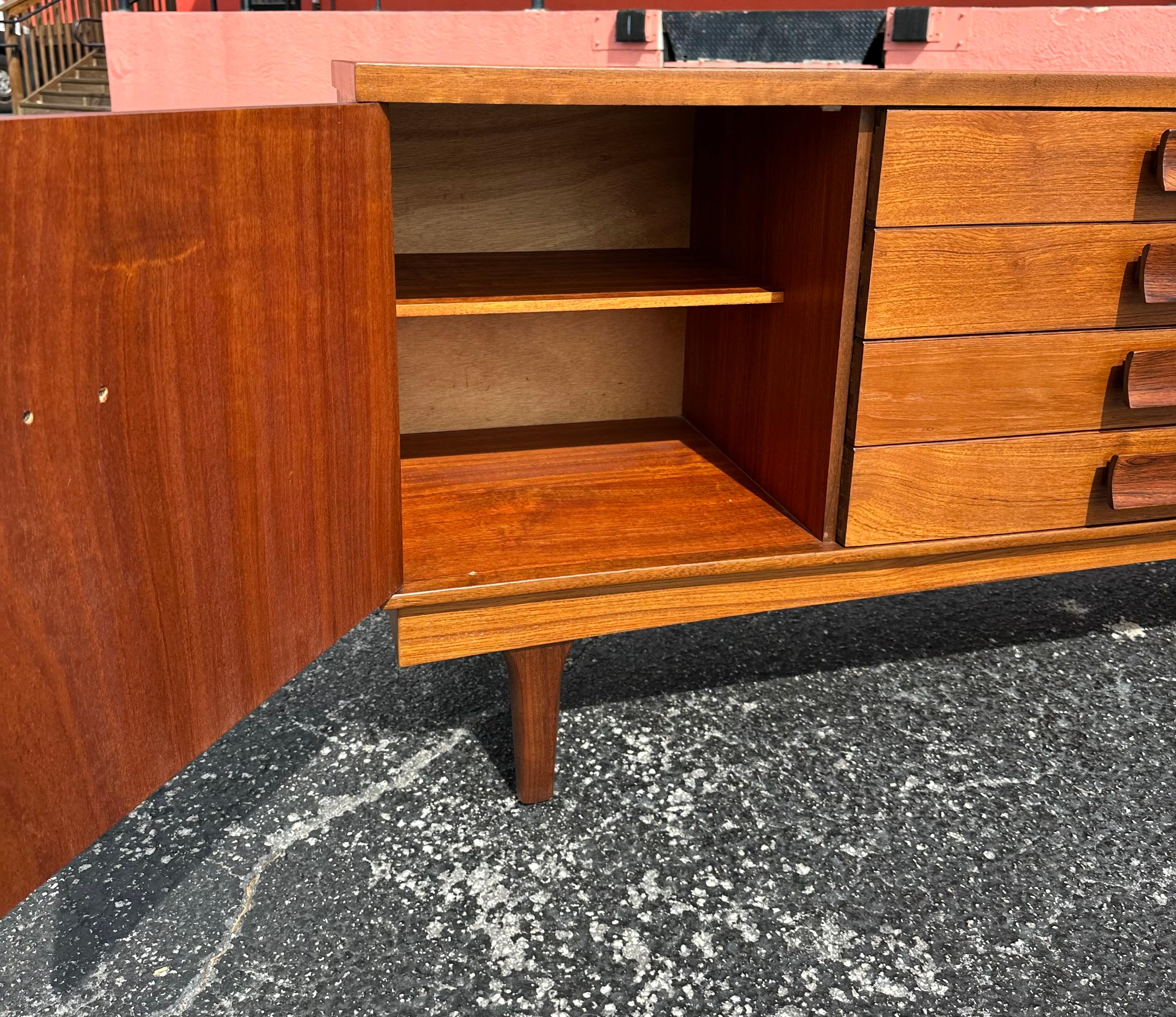 Mid Century Modern English Credenza aus afrikanischem Teakholz und Palisander im Angebot 5