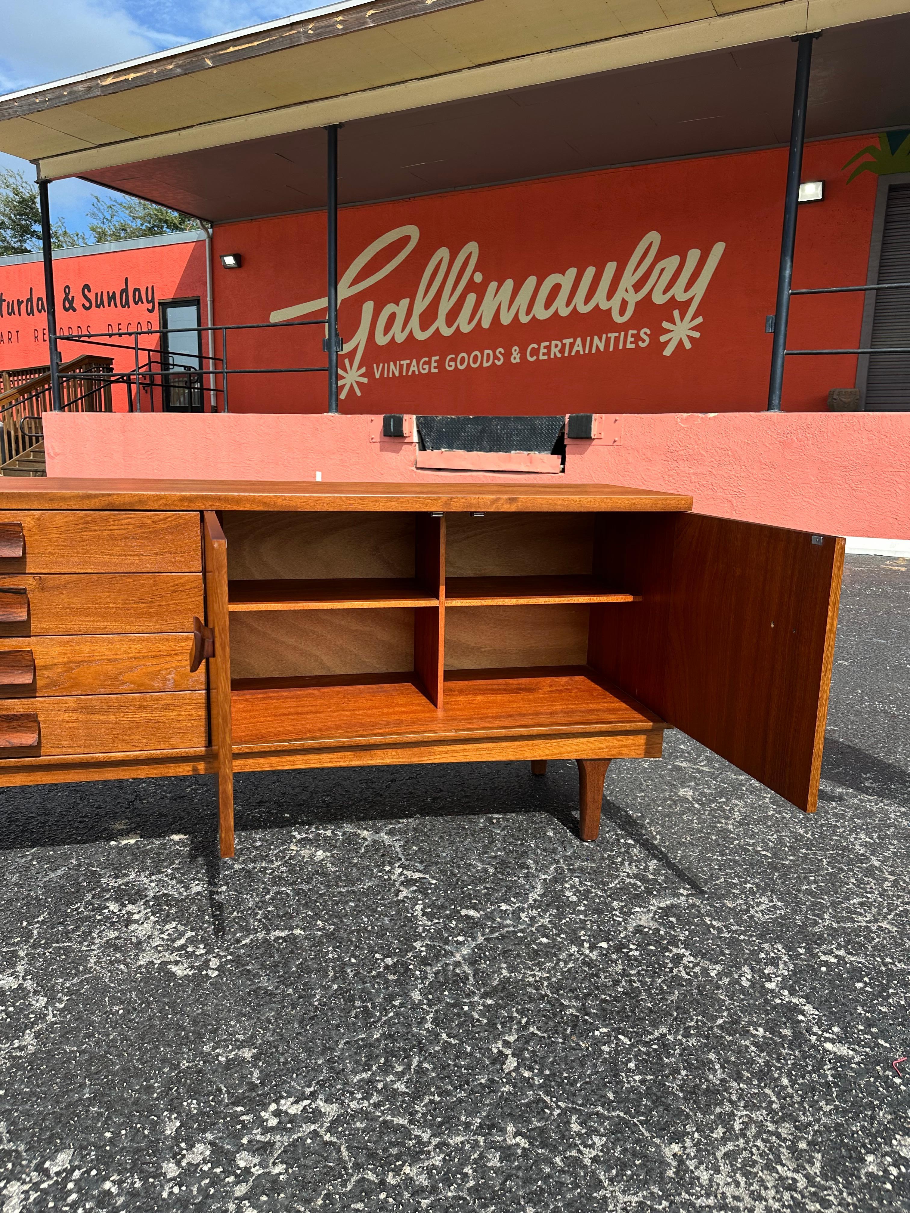 Mid Century Modern English Credenza aus afrikanischem Teakholz und Palisander im Angebot 6