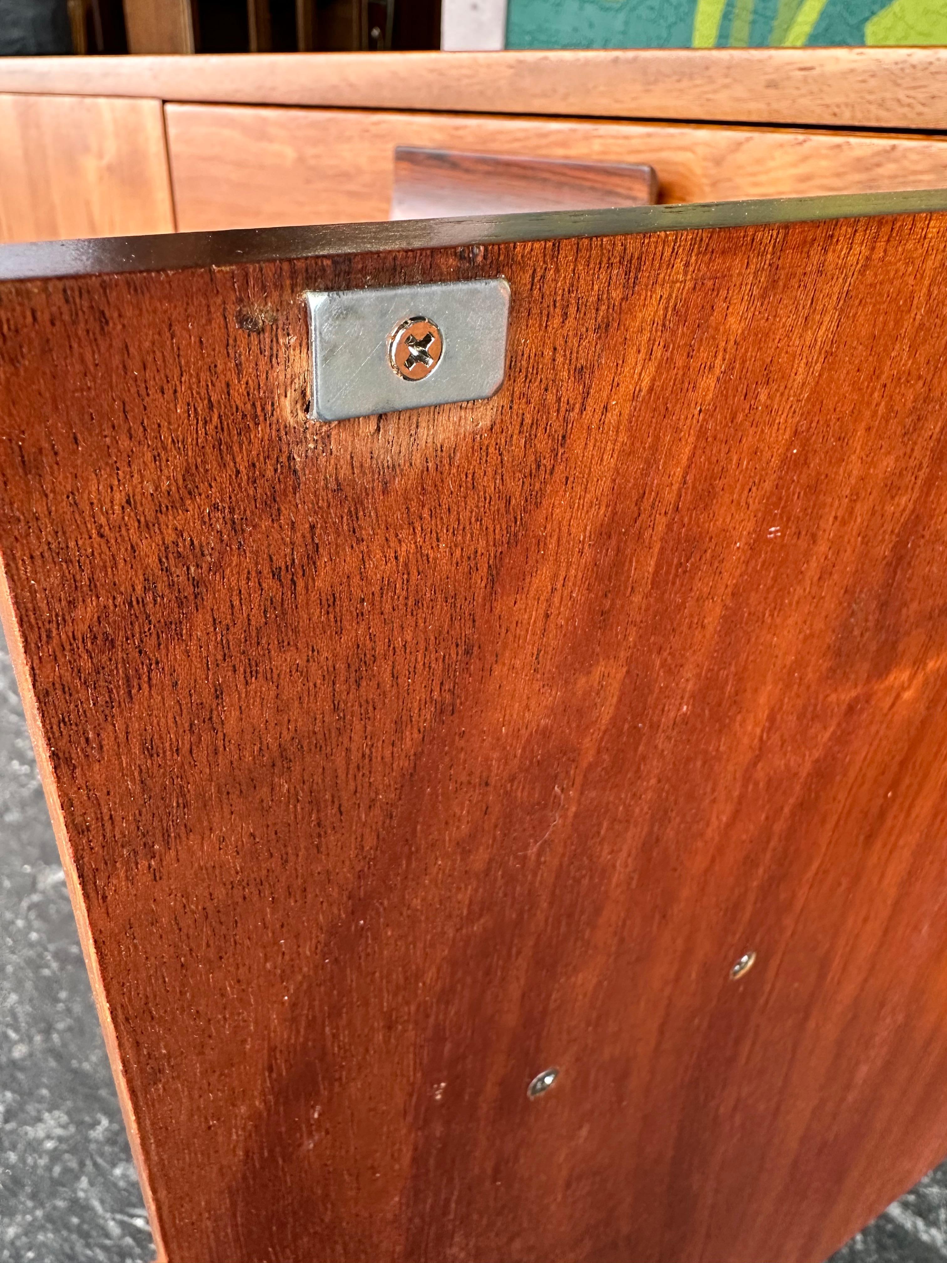 Mid Century Modern English Credenza aus afrikanischem Teakholz und Palisander im Angebot 8