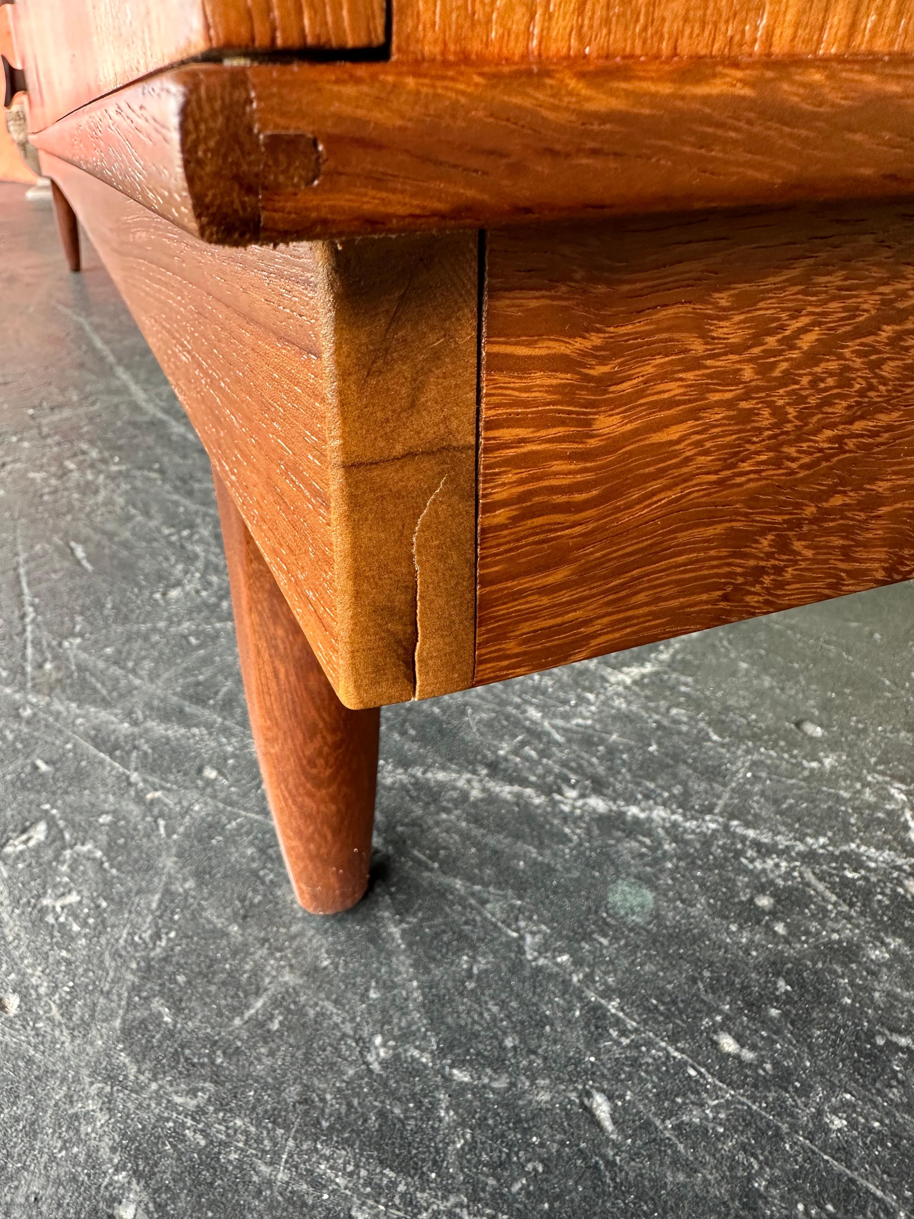 Mid Century Modern English Credenza aus afrikanischem Teakholz und Palisander im Angebot 10