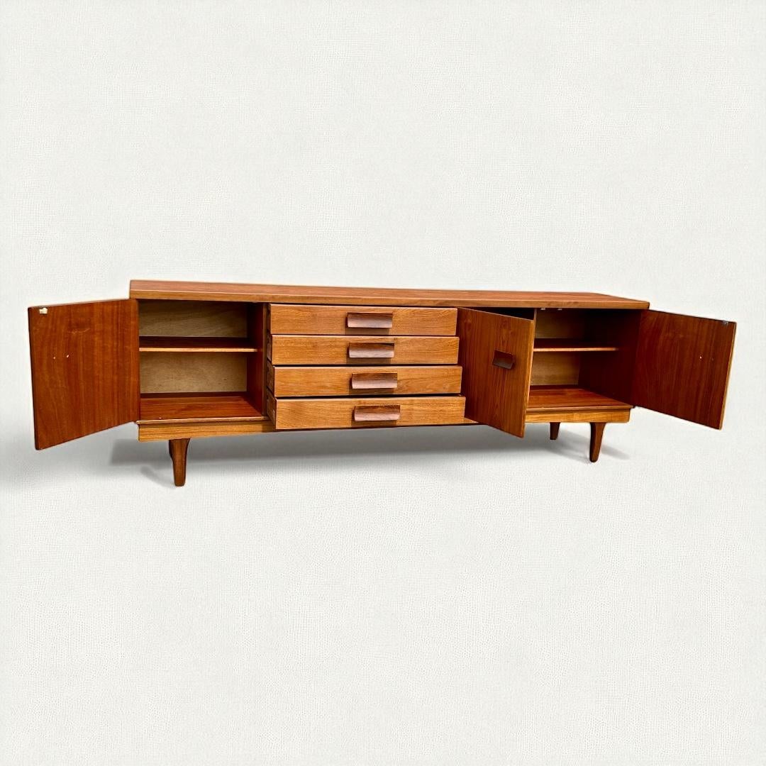 Mid Century Modern English Credenza aus afrikanischem Teakholz und Palisander (Britisch) im Angebot