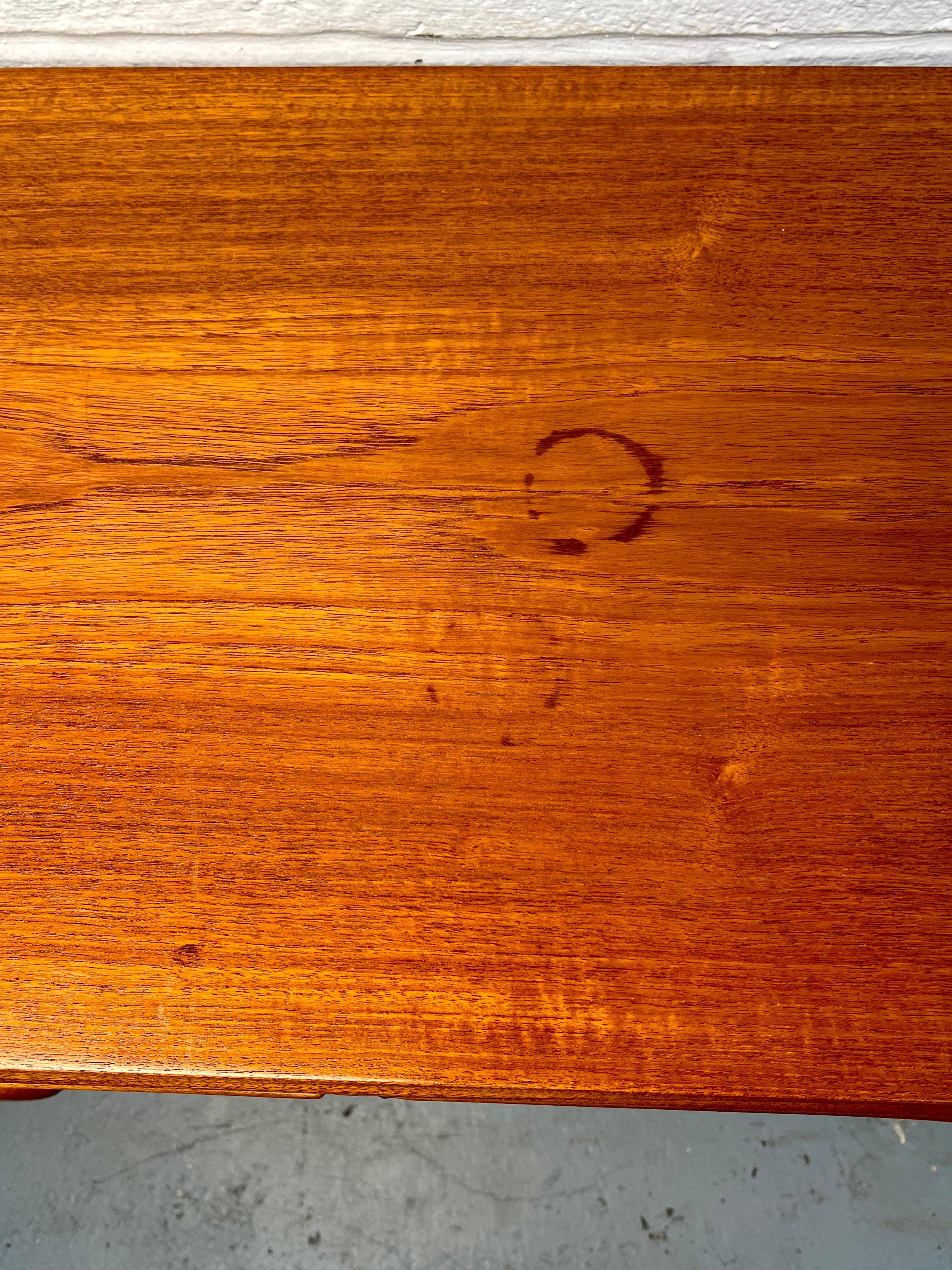 Teak Buffet in teak inglese di metà secolo moderno di McIntosh Furniture in vendita