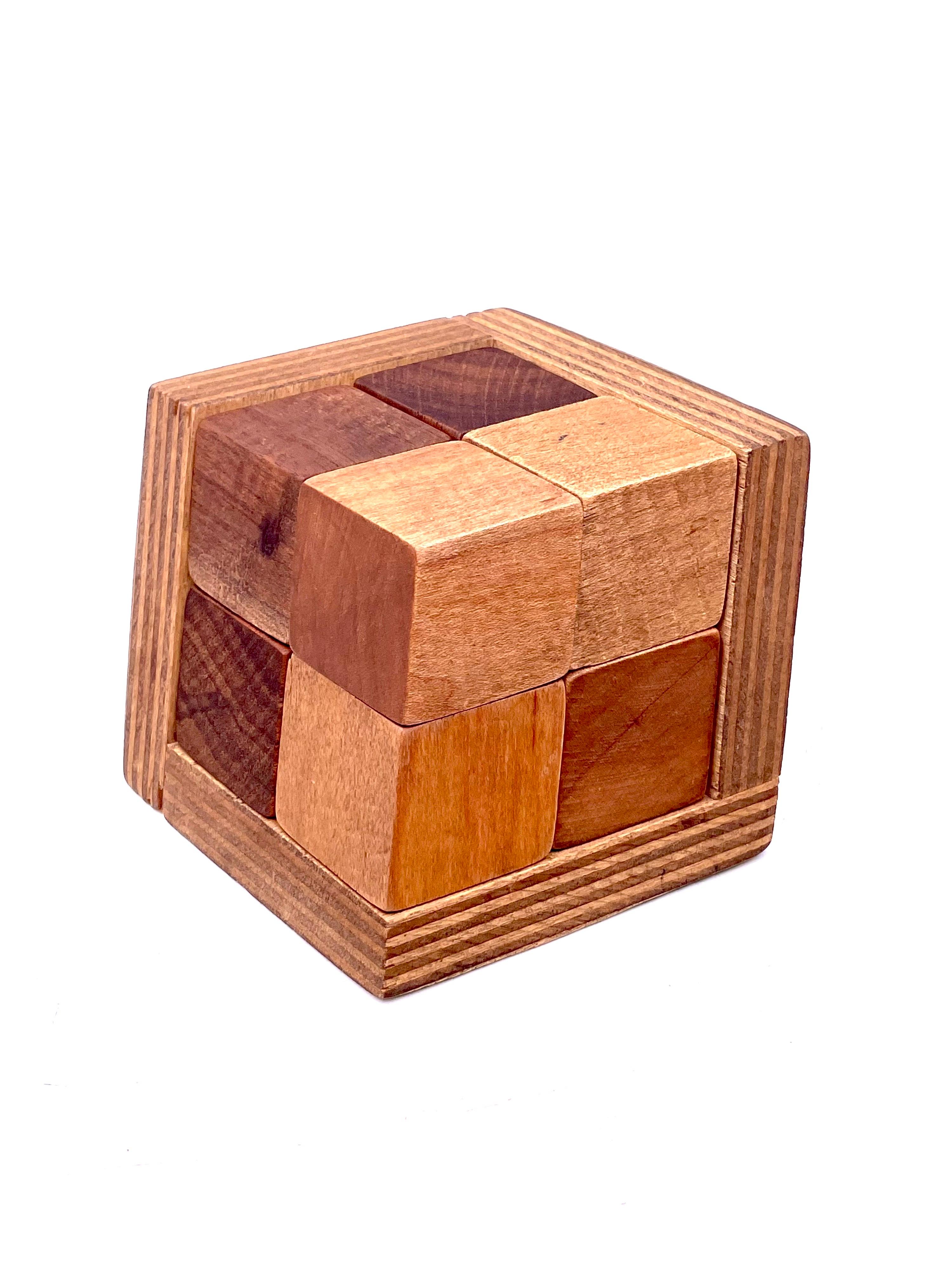 Unglaubliches dreidimensionales Spielzeugpuzzle aus Holz, mit Magneten, die sich um 1970 zusammenfügen, ein Kunstwerk für sich.