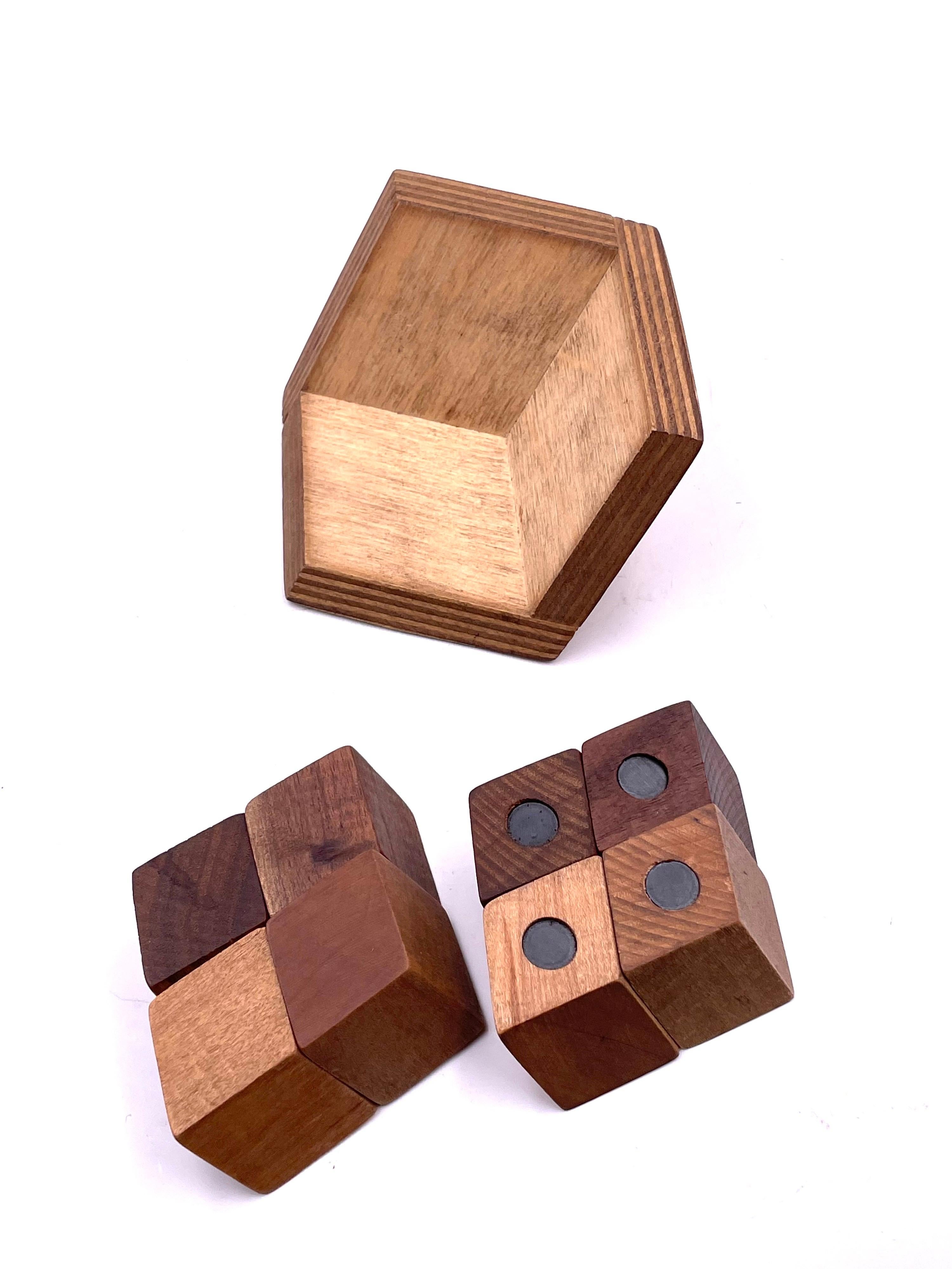Mid-Century Modern Enigma Holz Puzzle Dreidimensionales Spielzeug im Zustand „Relativ gut“ im Angebot in San Diego, CA