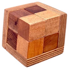 Juguete tridimensional Enigma de madera moderno de mediados de siglo