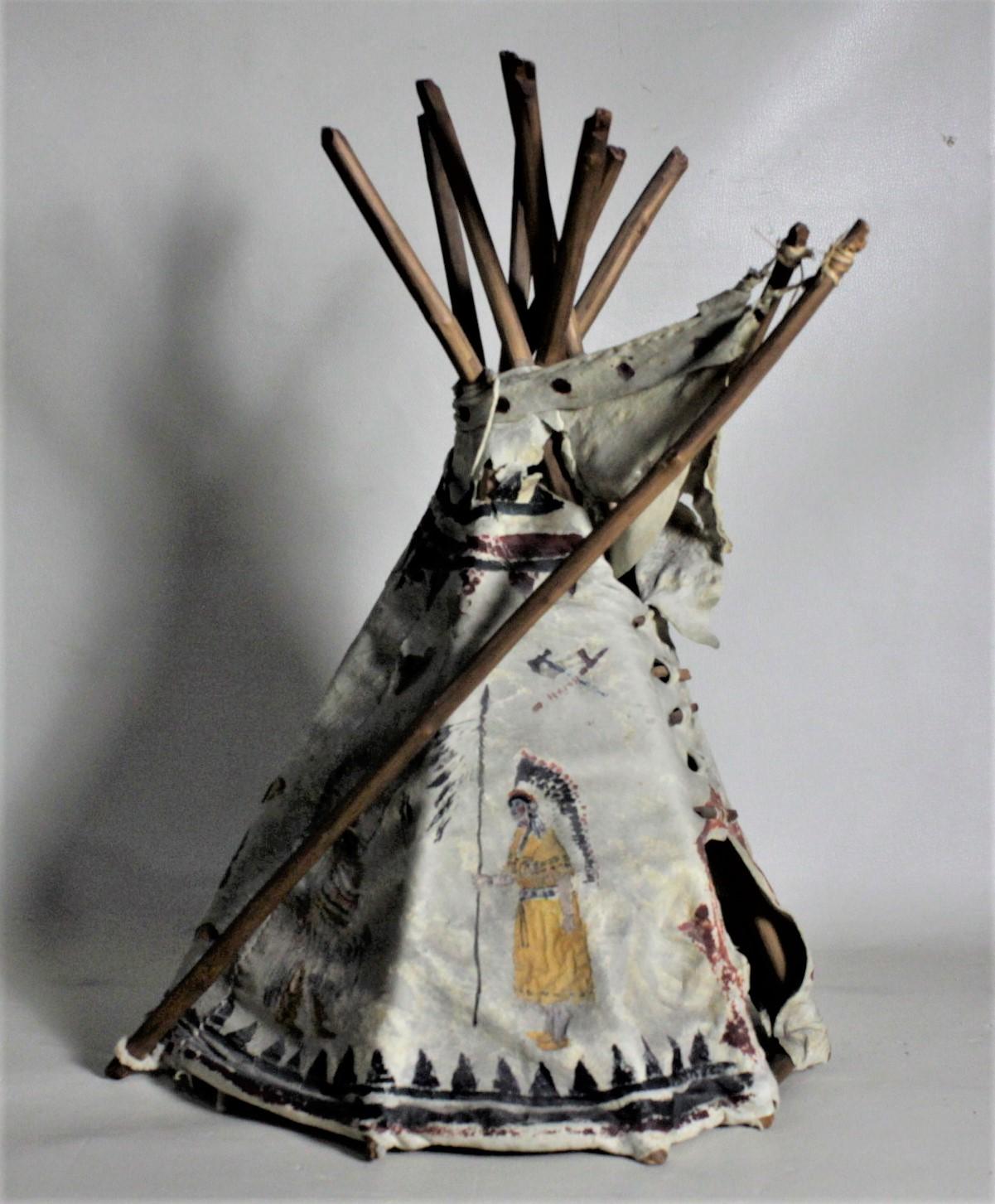 Mid-Century Modern Era Indigenous American Miniature Souvenir or Toy Teepee  In Good Condition In Hamilton, Ontario