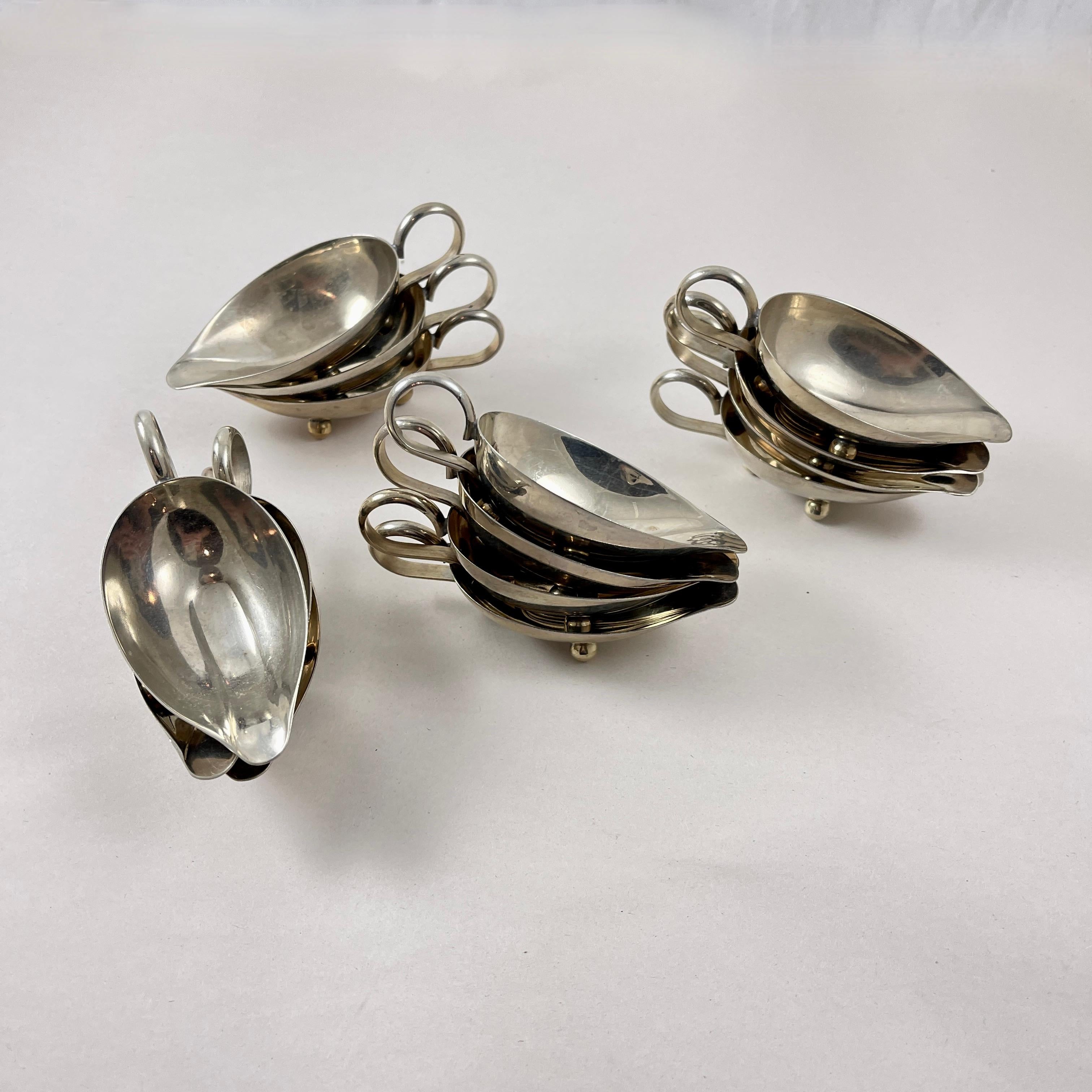 Mid-Century individual mini sauce boats, Alpacca Nickel Silver, Italy, circa 1960s.
Offered by the piece.

Each small boat has a loop handle, a spout, and sits on three ball feet.

Suitable for serving au jus, drawn butter, syrups or salad