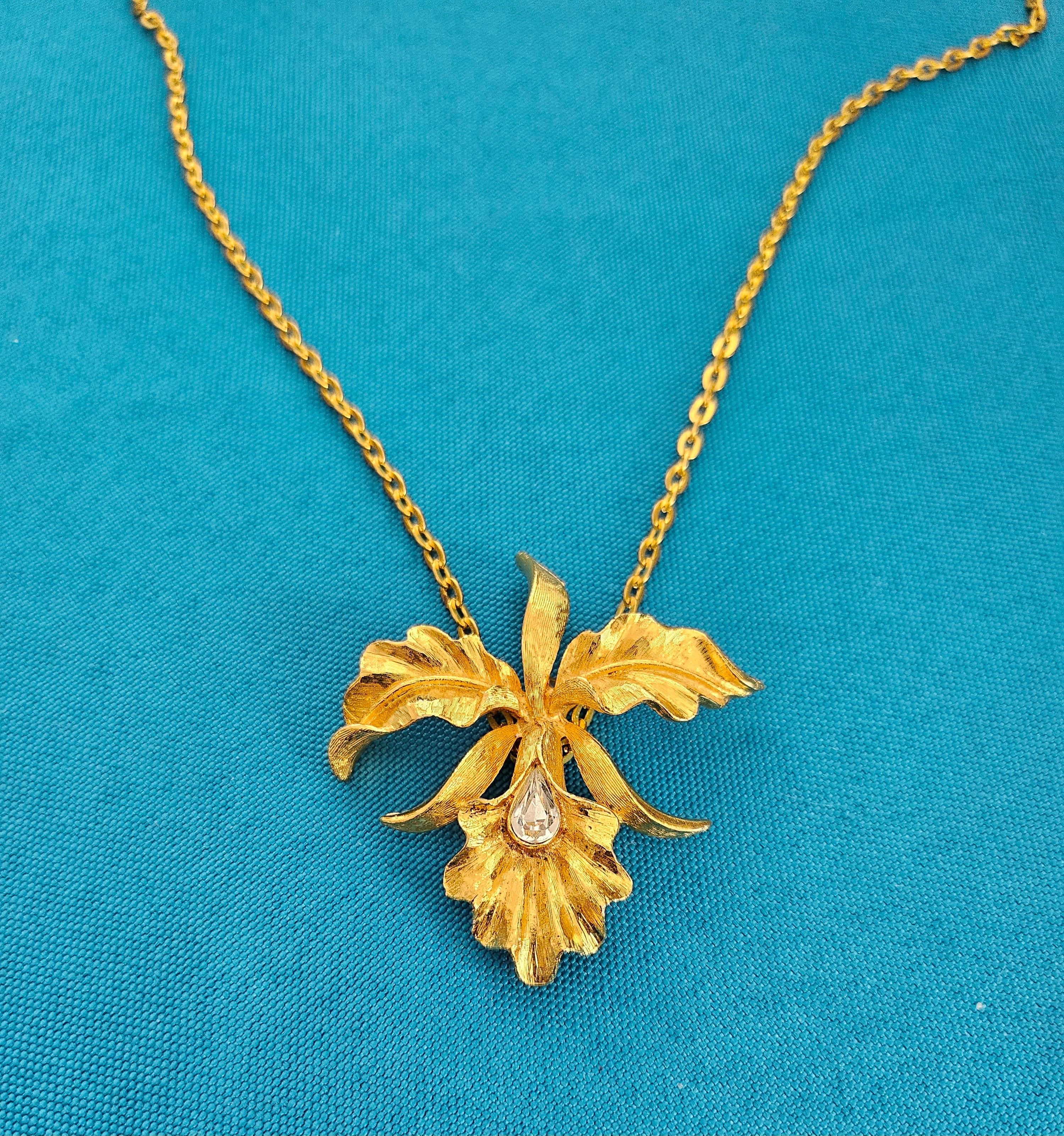 Mid-Century moderno Collana con ciondolo a forma di orchidea dell'era moderna di metà secolo in vendita