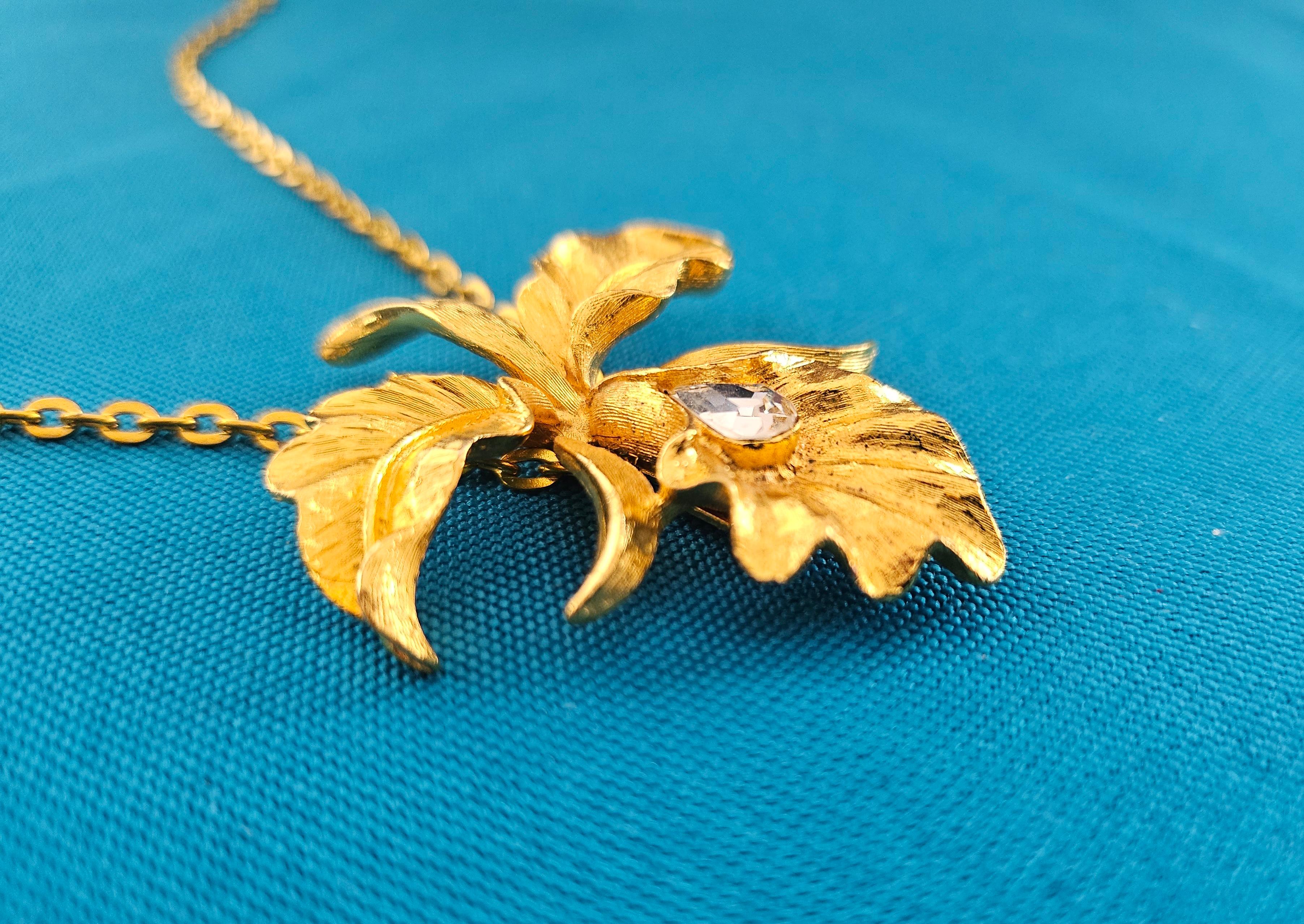 Altro Collana con ciondolo a forma di orchidea dell'era moderna di metà secolo in vendita