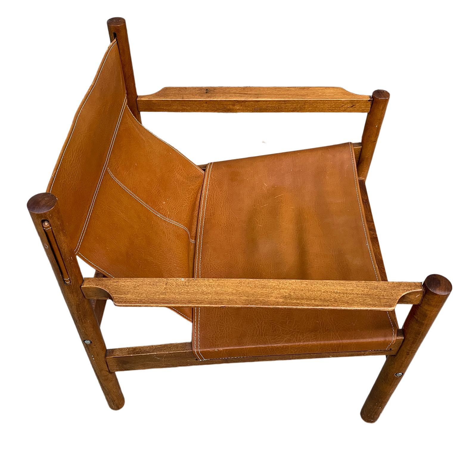 Mid-Century Modern Erik Worts brown oak leather sling safari lounge chair. Beautiful Tan leather with white stitching. beautiful design with solid light oak wood frame. Very iconic lounge chair.