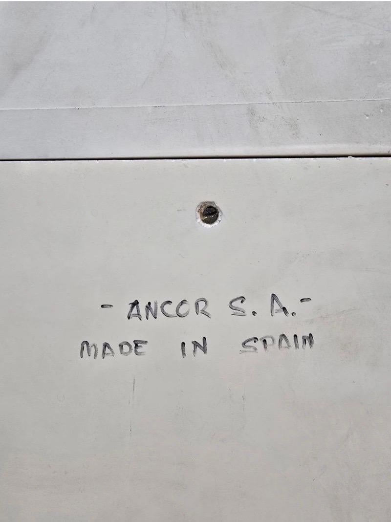 Mid Century Modern Geätzte & Hand Painted Messing Zwei Tür Curio Vitrine im Angebot 5